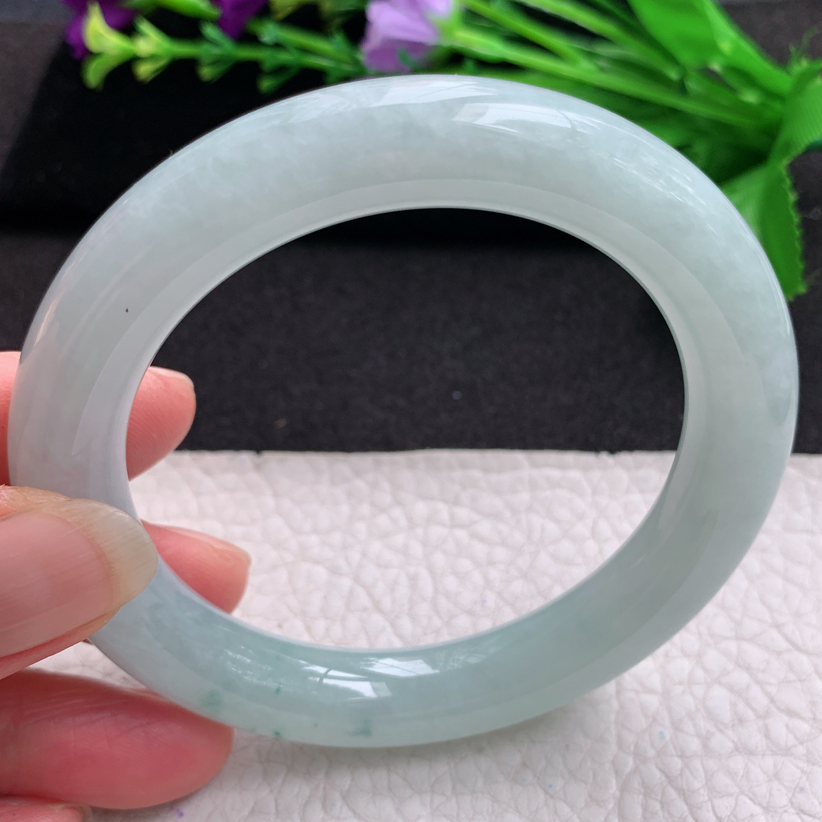 ee实拍57*11*10.8美人镯 缅甸翡翠A货飘花圆条玉手镯