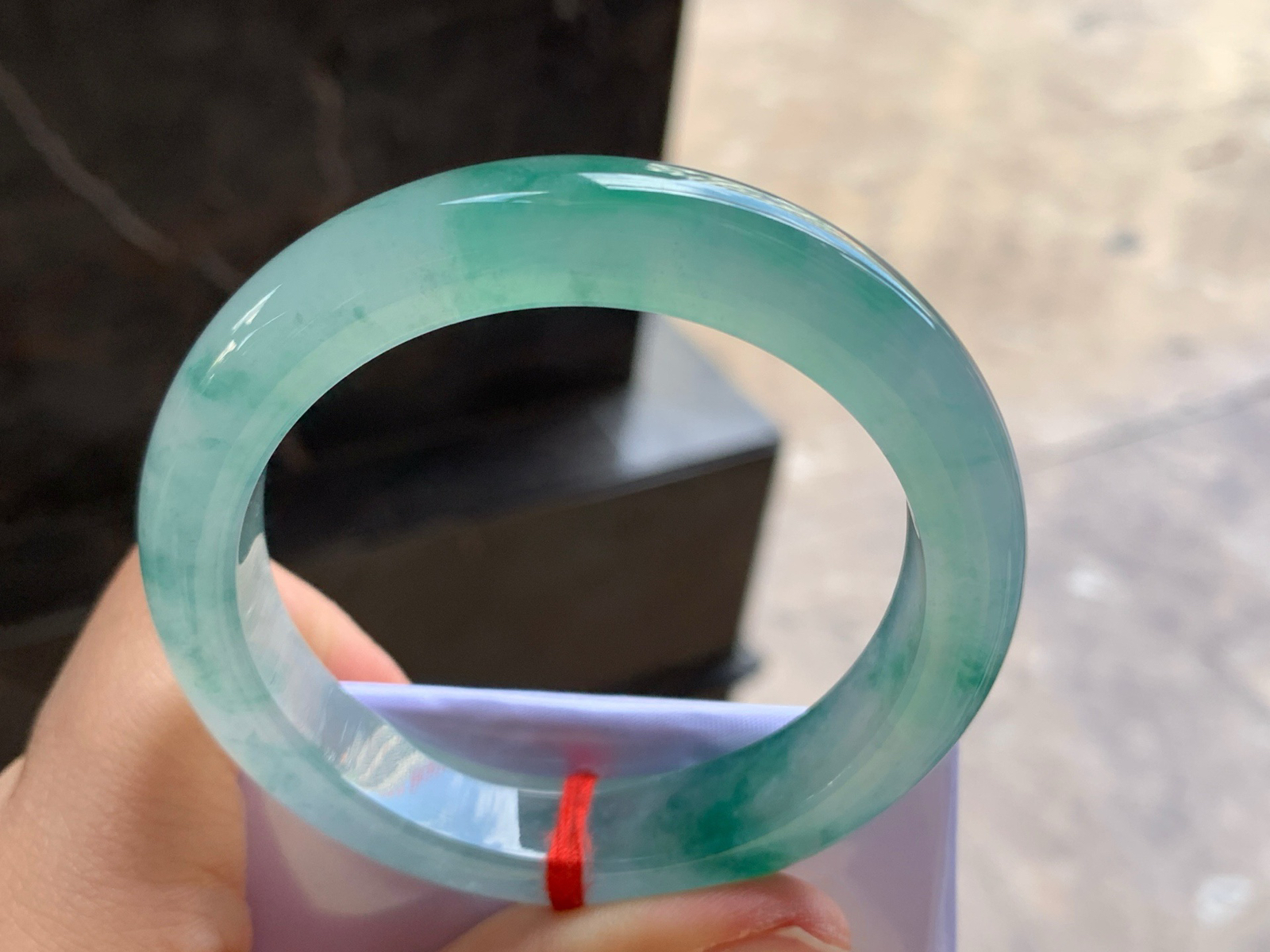 55-12.2-9.2

冰飘绿手镯^_^透亮