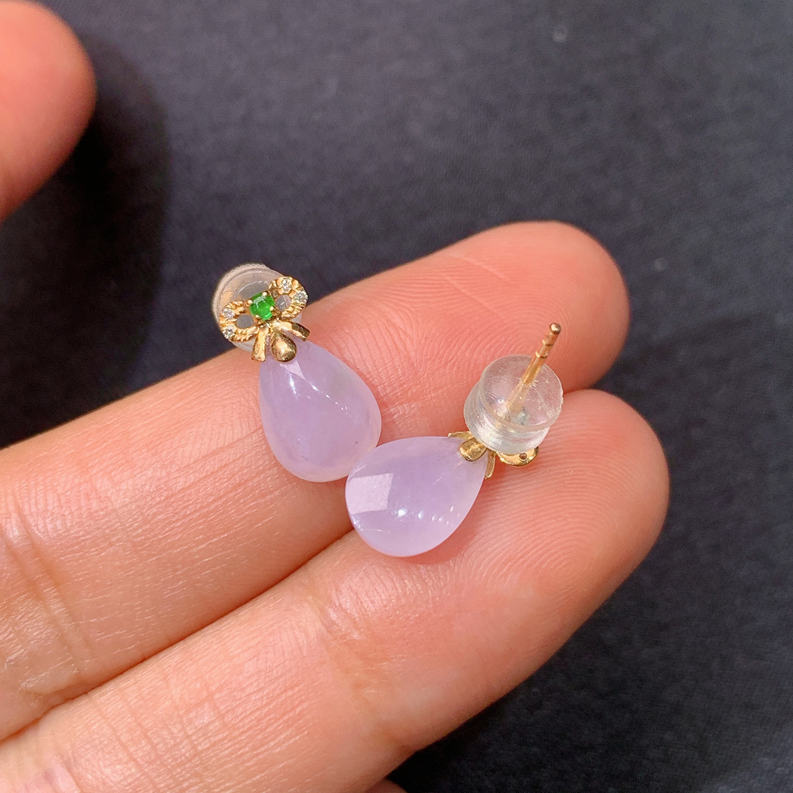 淡紫罗兰水滴耳钉，18k金镶嵌，温润细腻，颜色鲜艳，Xyg 尺寸9.2*6.1*3.3