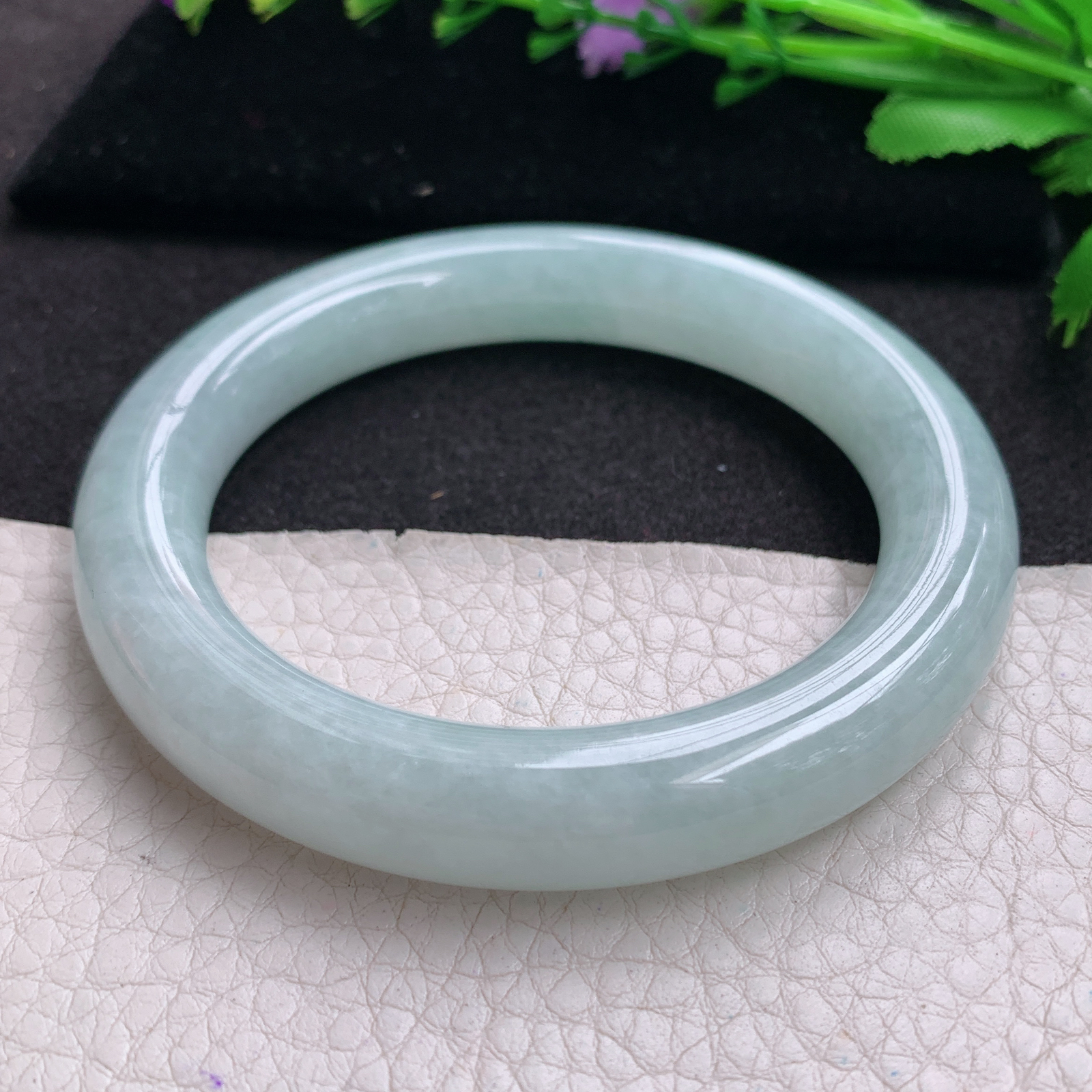 ee实拍57*11*10.8美人镯 缅甸翡翠A货飘花圆条玉手镯