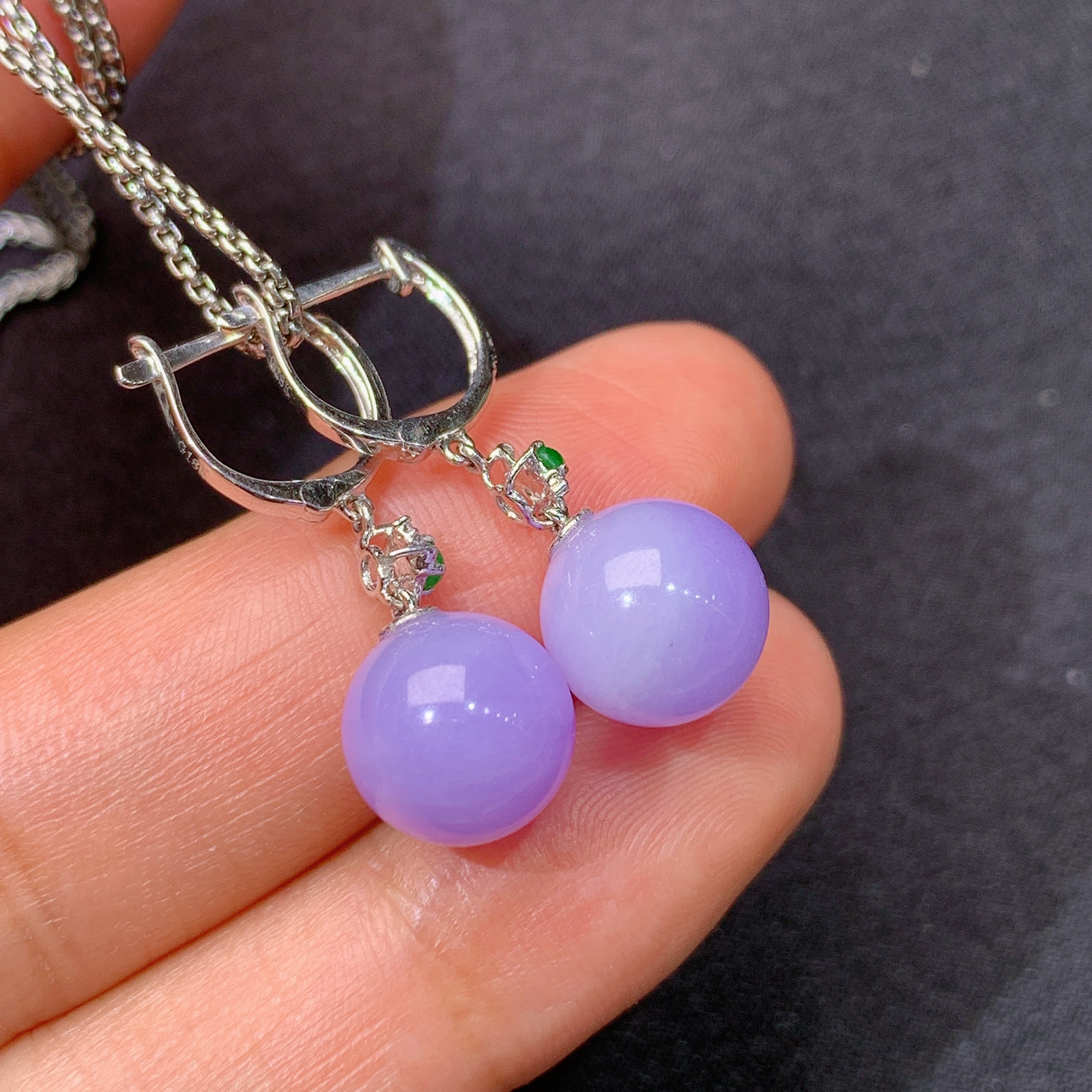 冰紫罗兰圆珠耳坠，18k金镶嵌，温润细腻，颜色鲜艳，Xyg 直径9.3