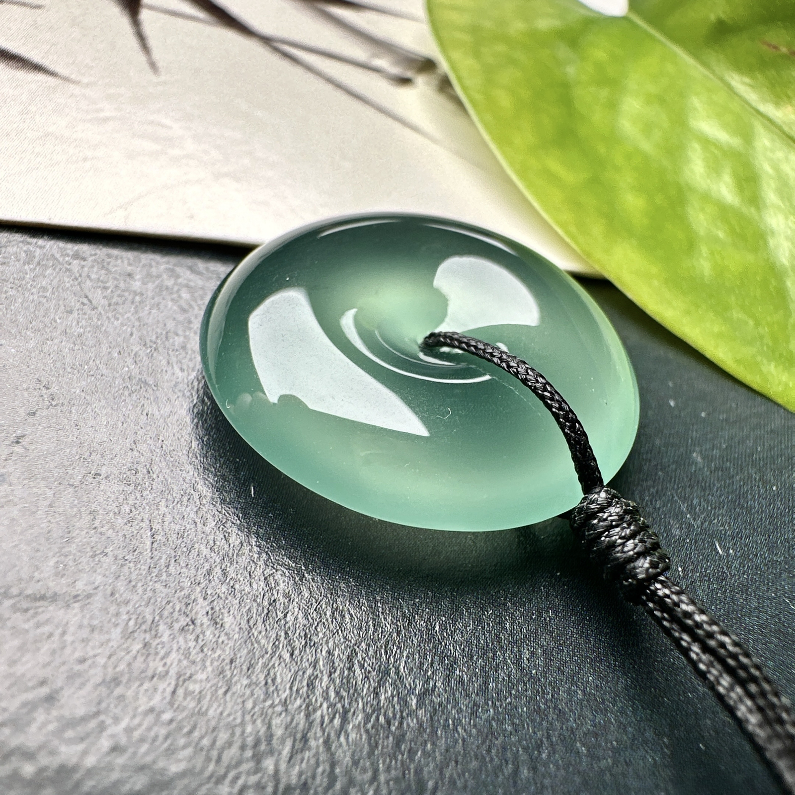 【冰种晴绿平安扣】质地细腻，品质很好，冰感十足，胶感明显，收藏品质