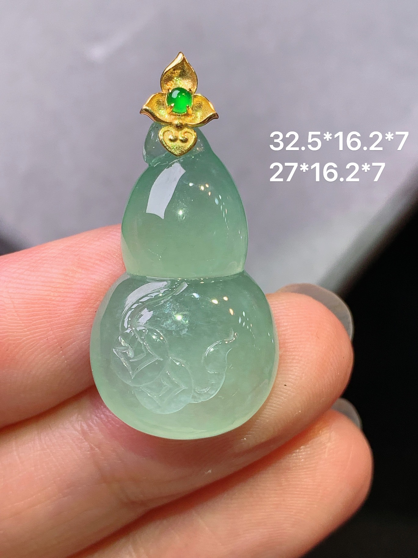 18k金镶嵌冰种晴绿葫芦吊坠 玉质细腻 色泽艳丽清新 水润亮眼 整体尺寸32.5*16.2*7m1