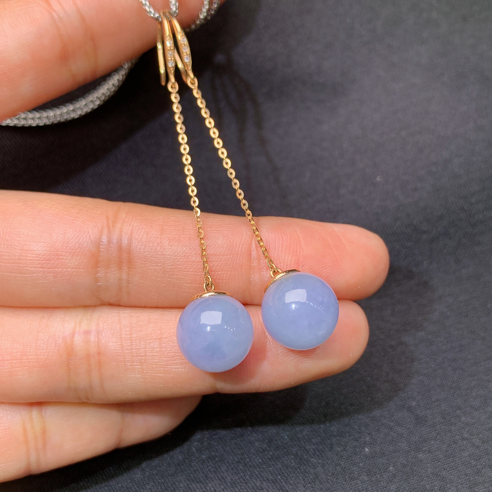 紫罗兰圆珠耳坠，18k金镶嵌，温润细腻，颜色鲜艳，By1 直径10.7