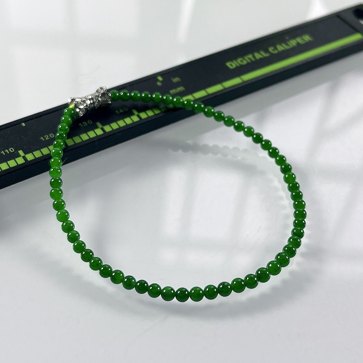 收藏级别，缅甸天然翡翠A货，卡3冰种满绿帝王绿小米珠小圆珠手串手链，尺寸：3mm/60颗，长度172mm，重量：3.20g