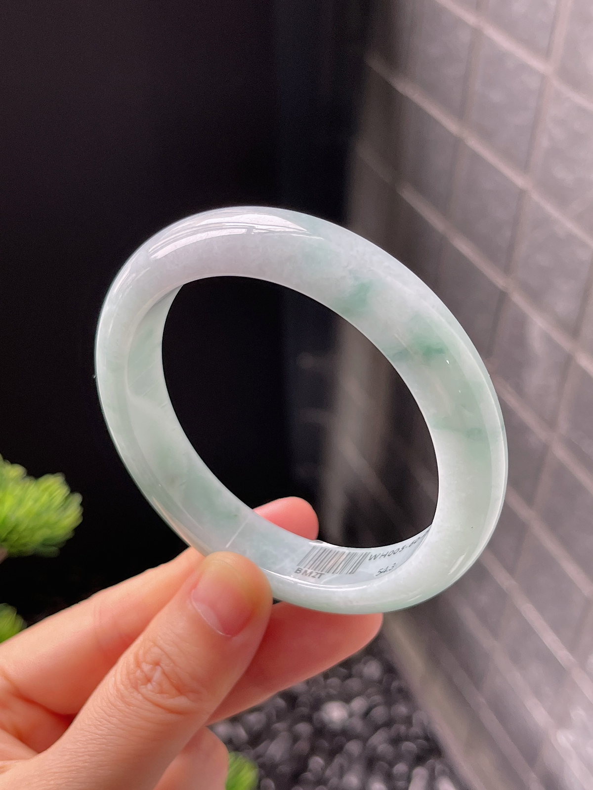 正圈54.3圈口，翡翠糯化种浅绿色手镯