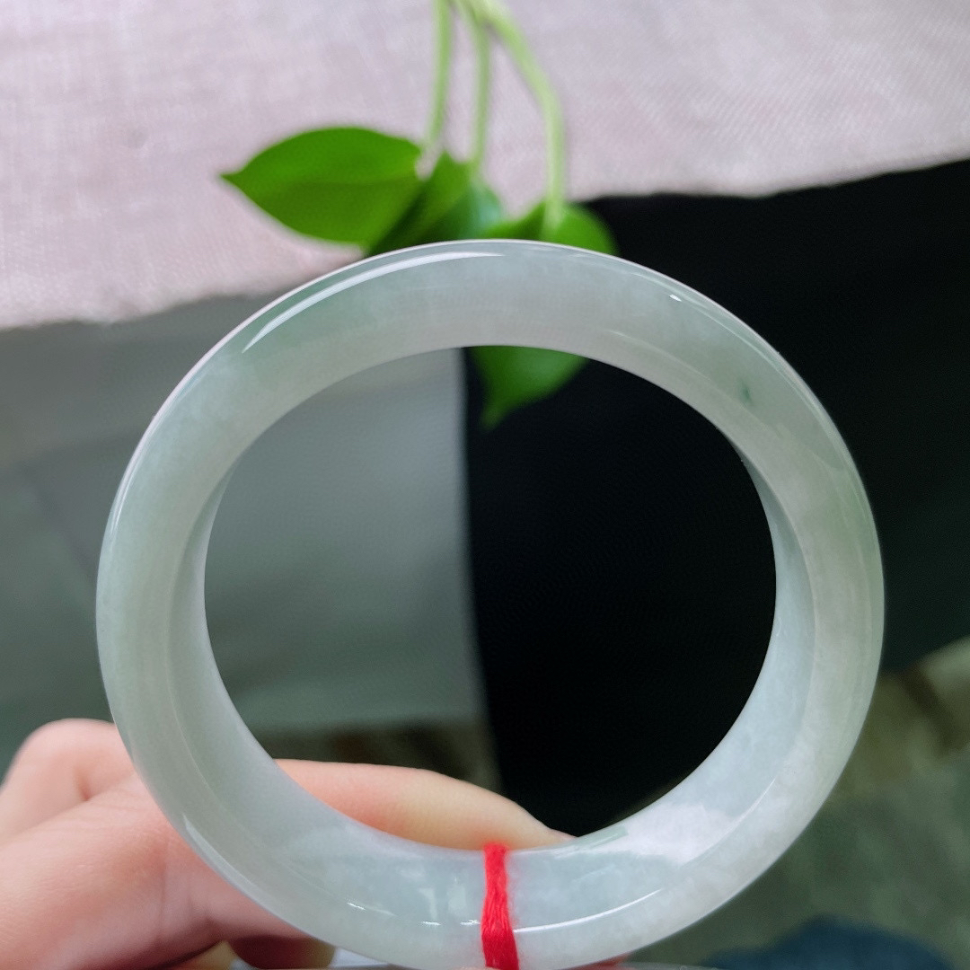 52.1/12.8/7.5。淡绿底正圈，水润细腻，清雅气质，温柔大方。无纹裂