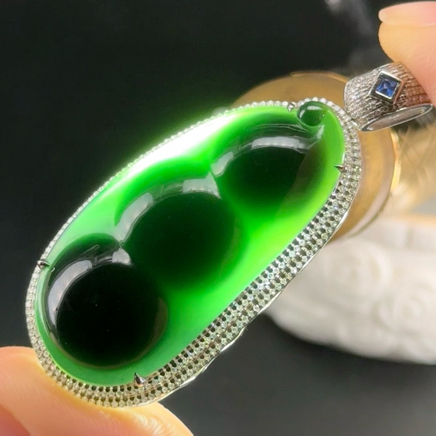 精品18k墨翠福豆 种好色正 黑度极好 打灯通透 油性十足 尺寸51.7