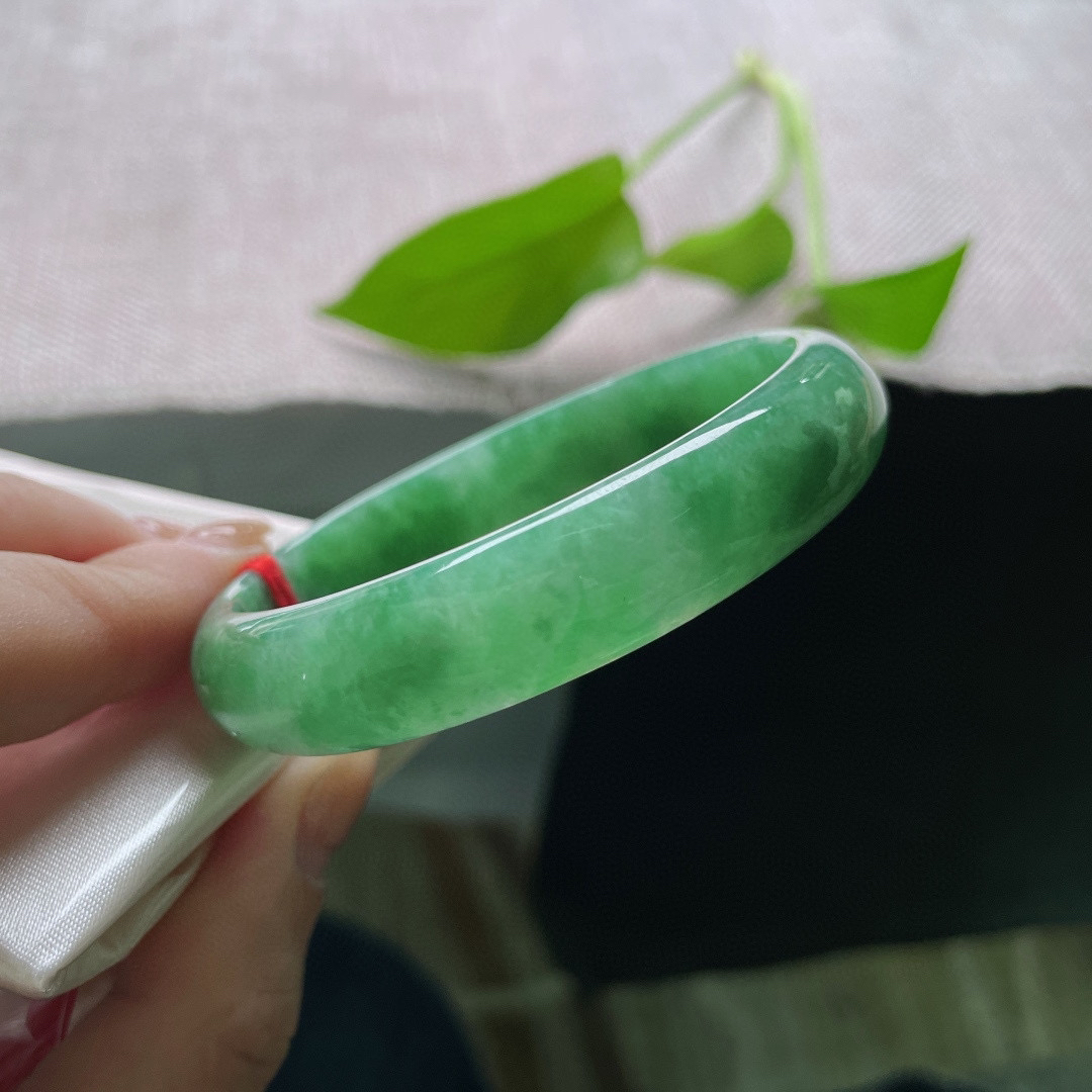 56.8（47.8）/12.7/6.2，绿底贵妃，满色洋溢着青春与活力，光芒万丈，有纹