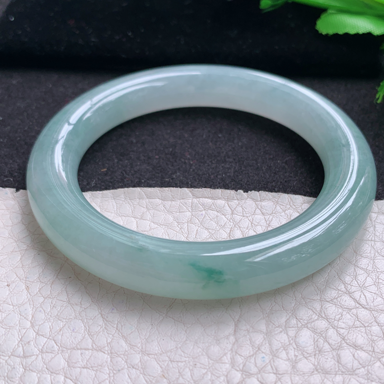 r飘逸款54*10.3美人镯 缅甸翡翠A货玉手镯精美飘花晴绿圆条玉手镯