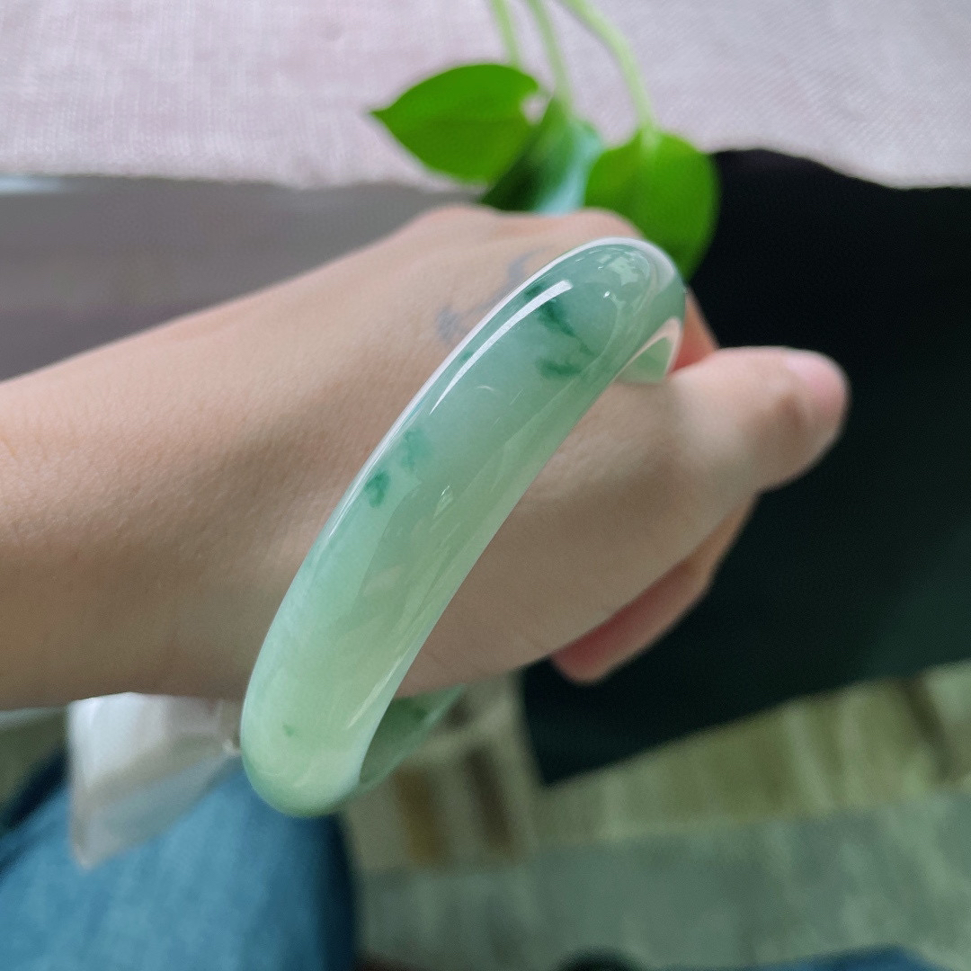 57/12.5/7.8。飘花无纹裂