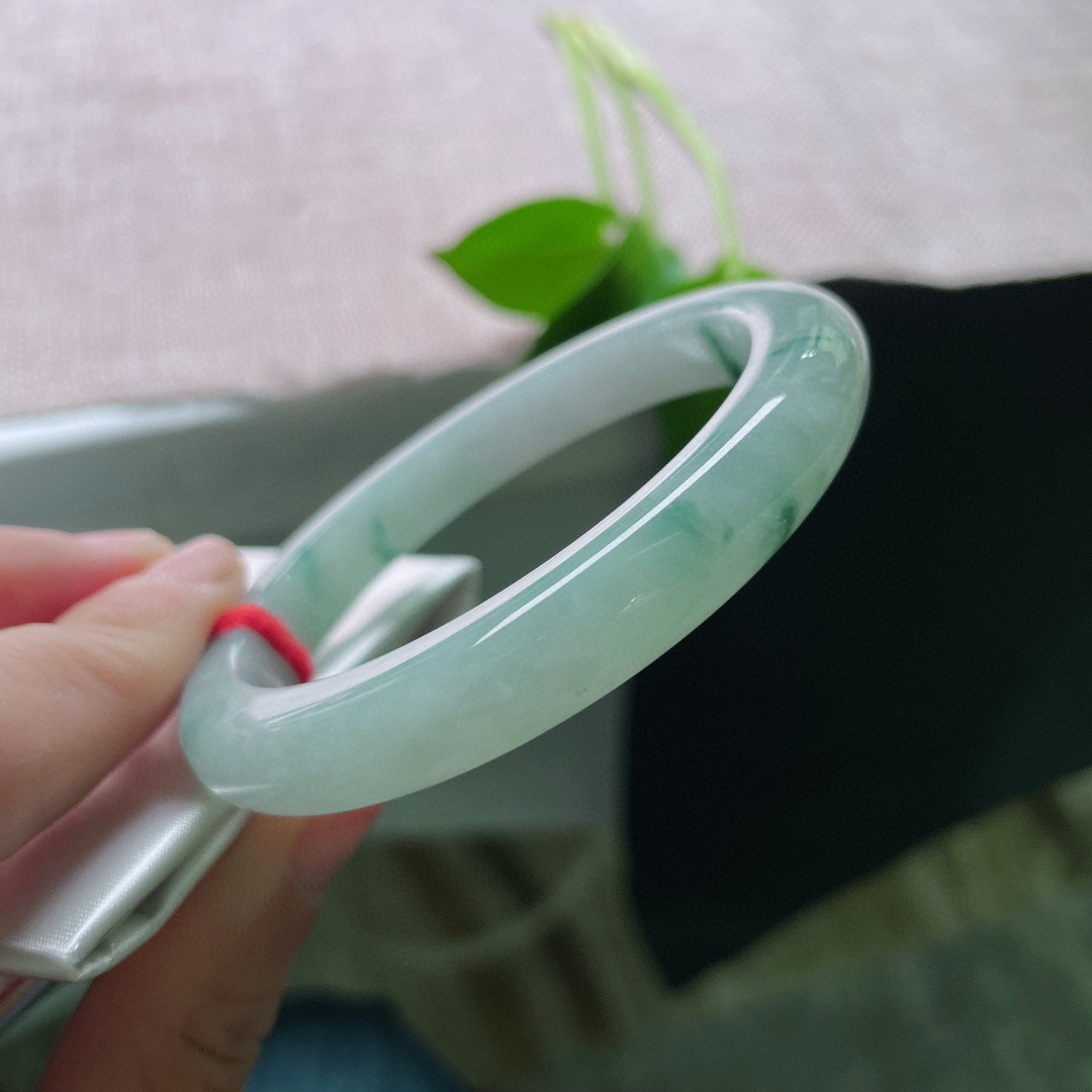 55/9.5/8.2，飘花泥鳅背，佩戴轻盈无感，不失大气婉约，完美