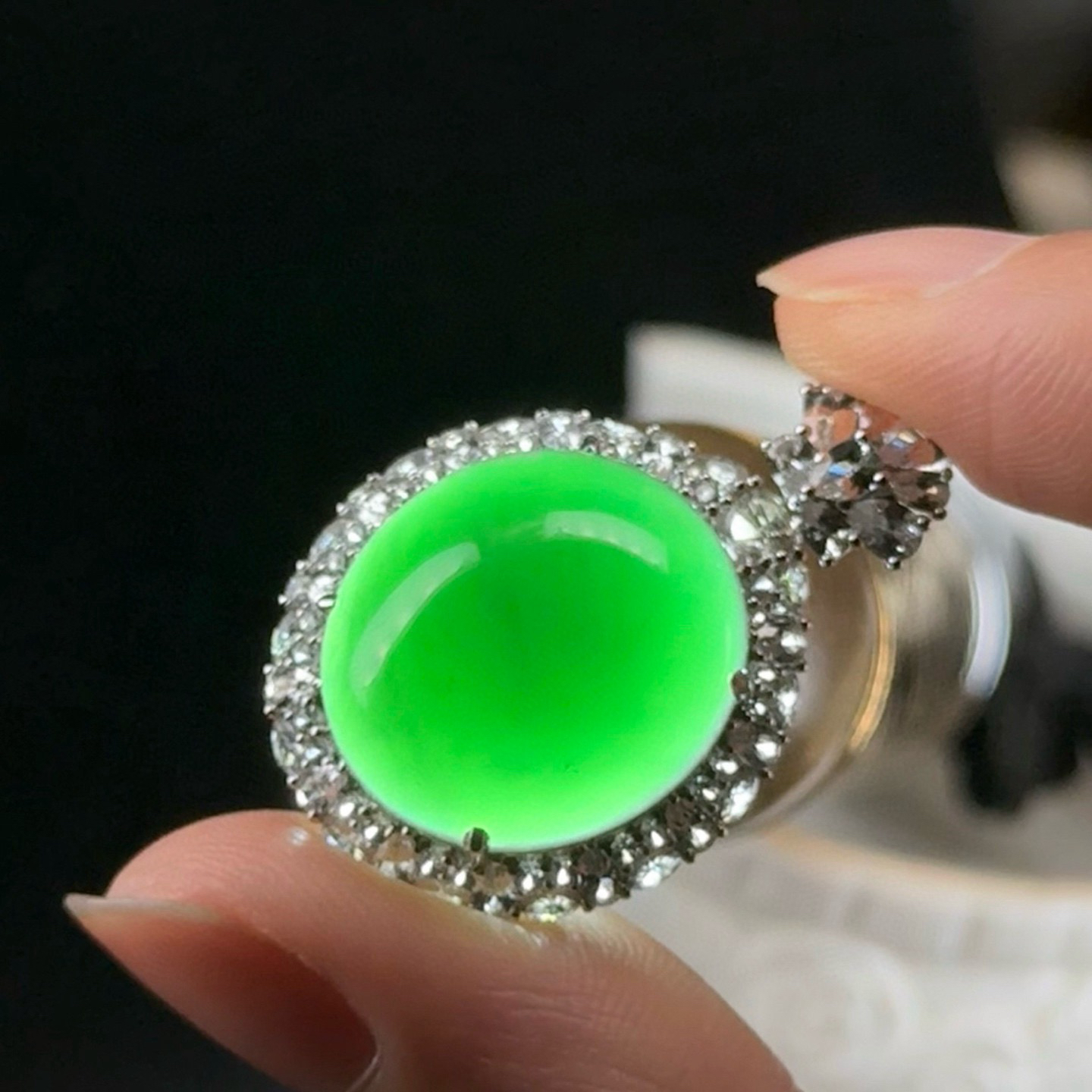 精品18k墨翠蛋面吊坠 种好色正 黑度极好 打灯通透去油性十足 尺寸33