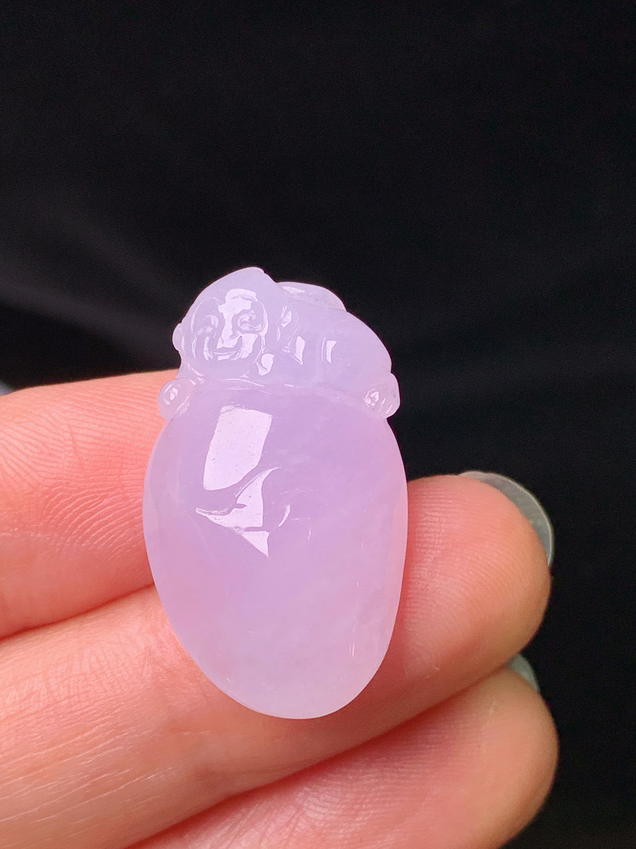 淡紫罗兰灵猴献寿吊坠 玉质细腻 色泽艳丽清新 水润亮眼 整体尺寸26.8*15.6*7.5j3