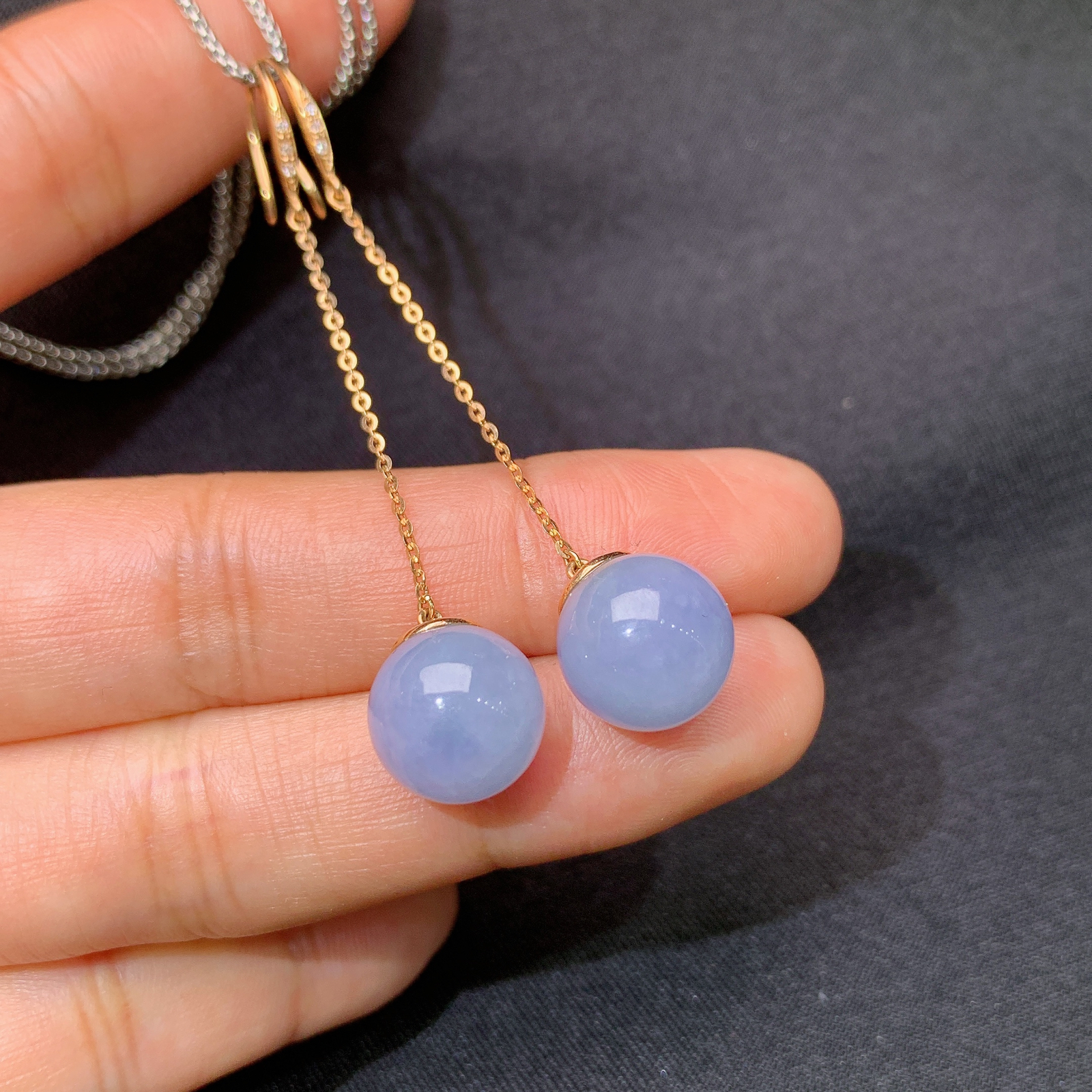 紫罗兰圆珠耳坠，18k金镶嵌，温润细腻，颜色鲜艳，By1 直径10.7