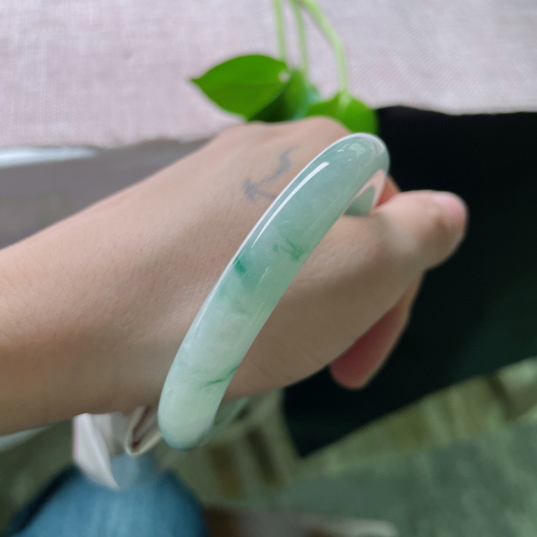 55/9.5/8.2，飘花泥鳅背，佩戴轻盈无感，不失大气婉约，完美