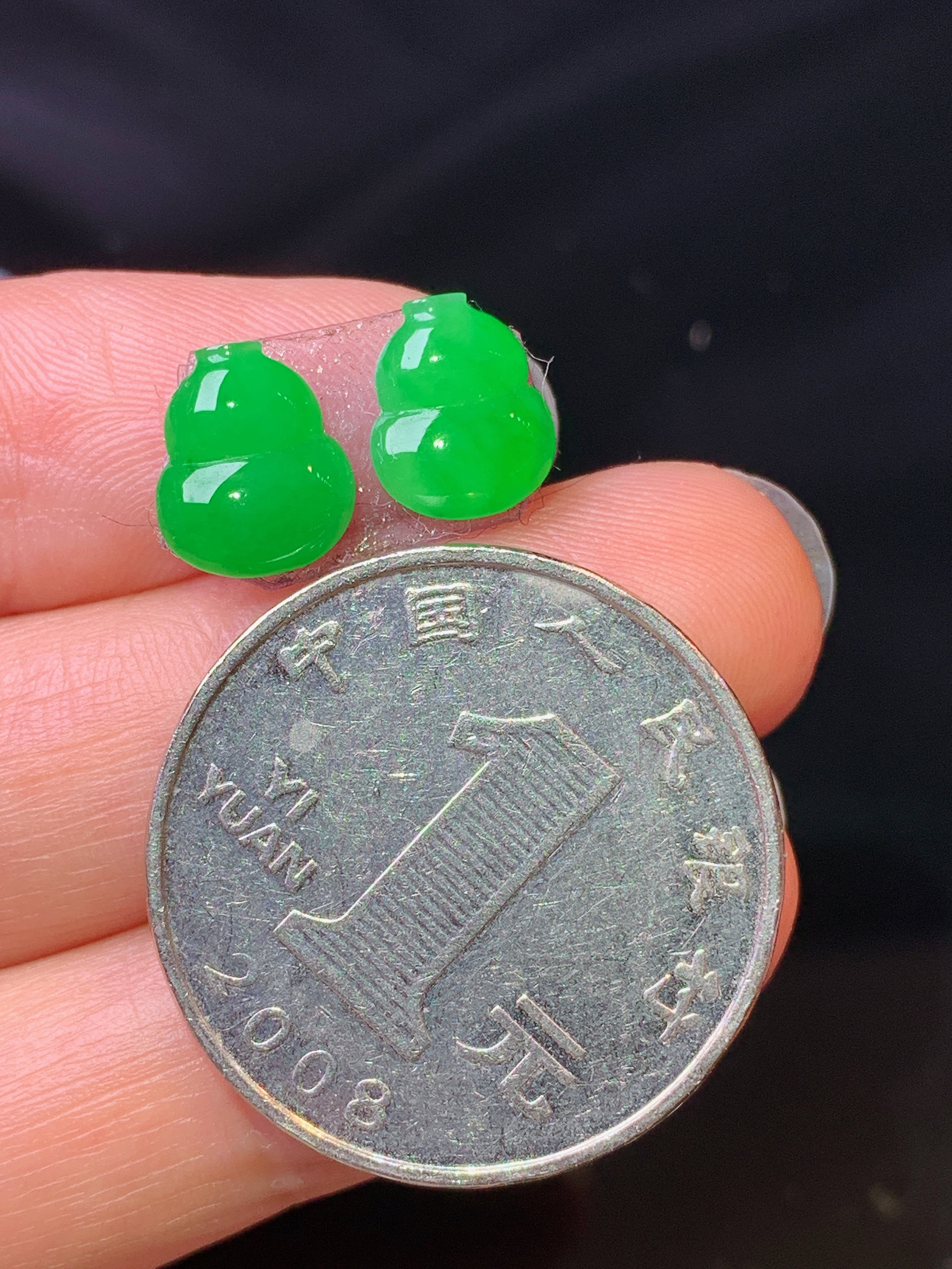 镶嵌款 翠绿葫芦一对 玉质细腻 色泽艳丽清新 水润亮眼 整体尺寸9*7.6*2.6j3