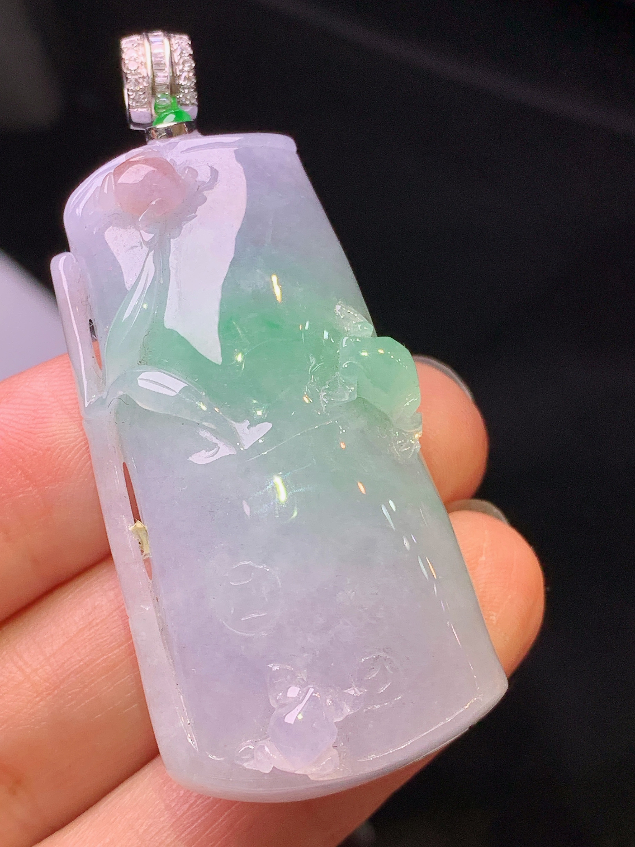 18k金钻镶嵌淡紫罗兰飘绿竹节吊坠 玉质细腻 色泽艳丽清新 水润亮眼 整体尺寸55.2*23.3*1