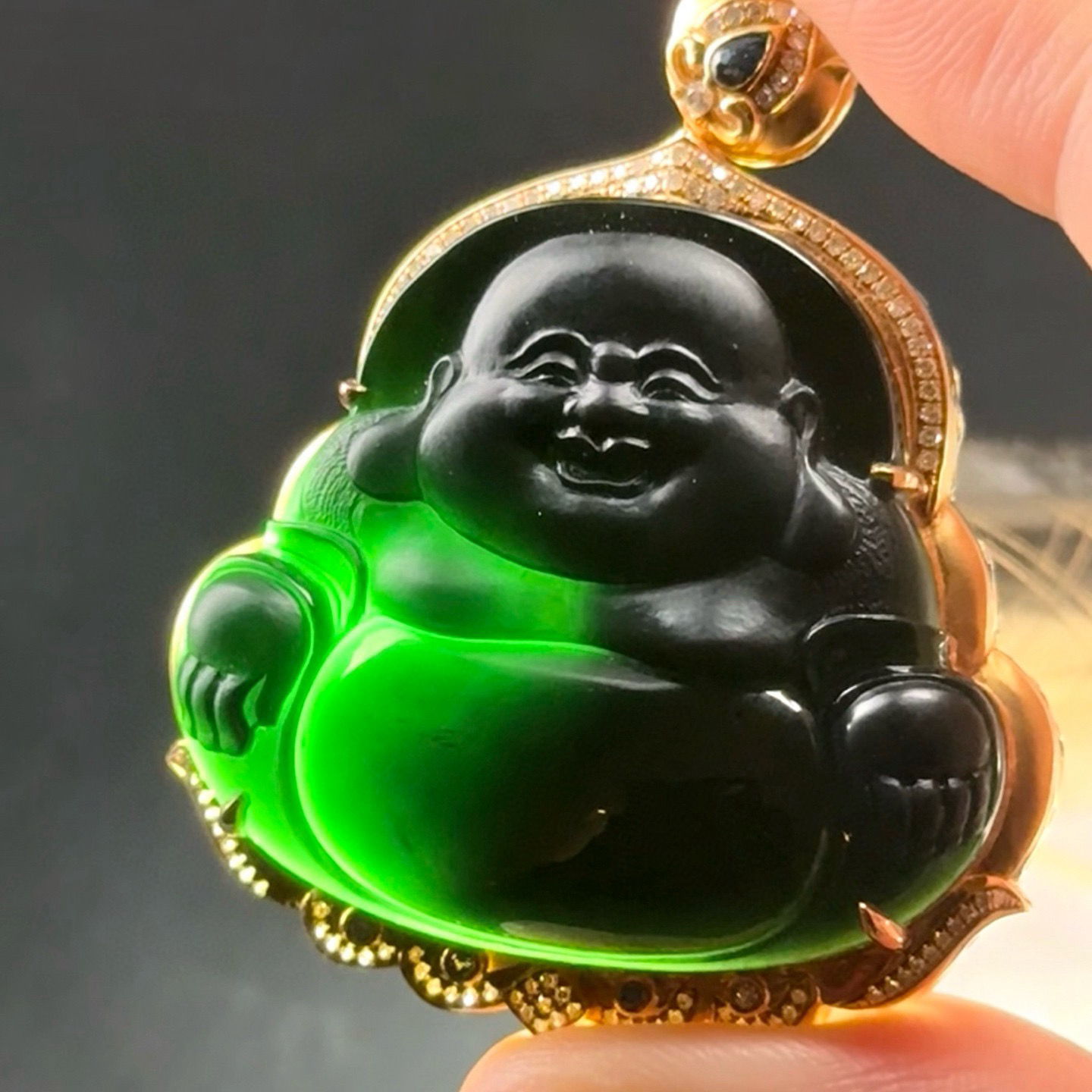 精品18k墨翠大肚佛 种好色正 黑度极好 打灯通透 油性十足  尺寸49.2