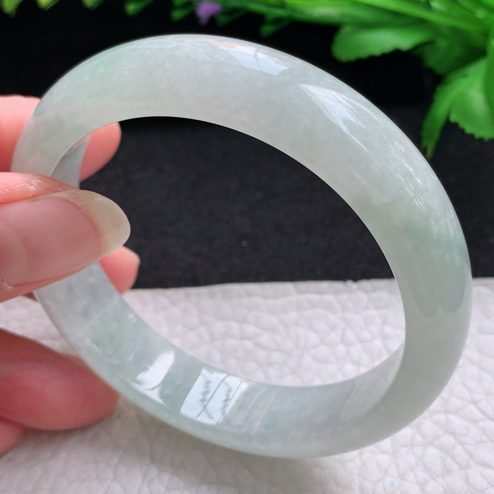 z实拍56*13.6*8平安镯 缅甸翡翠A货玉手镯精美浅绿正圈玉手镯