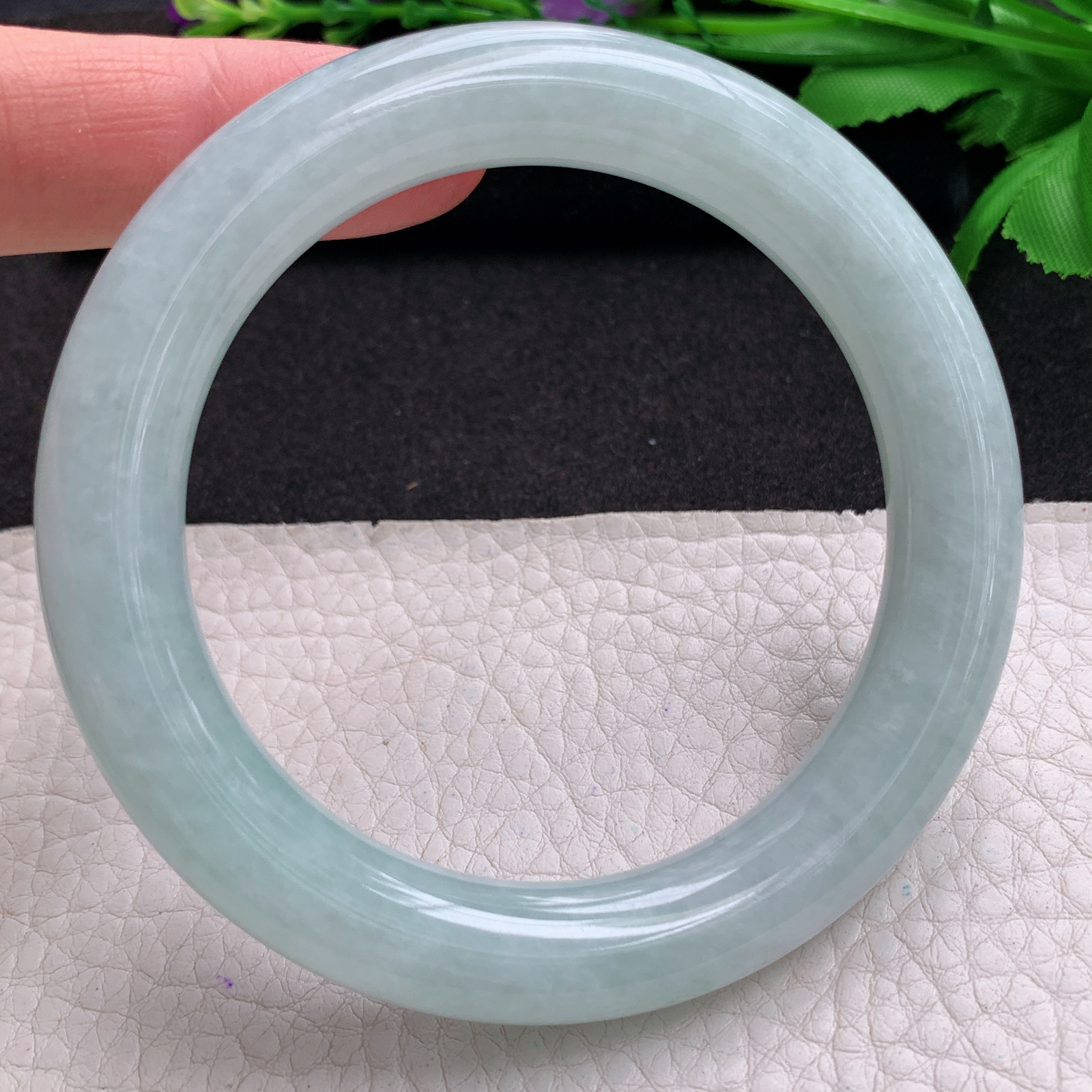 ee实拍57*11*10.8美人镯 缅甸翡翠A货飘花圆条玉手镯