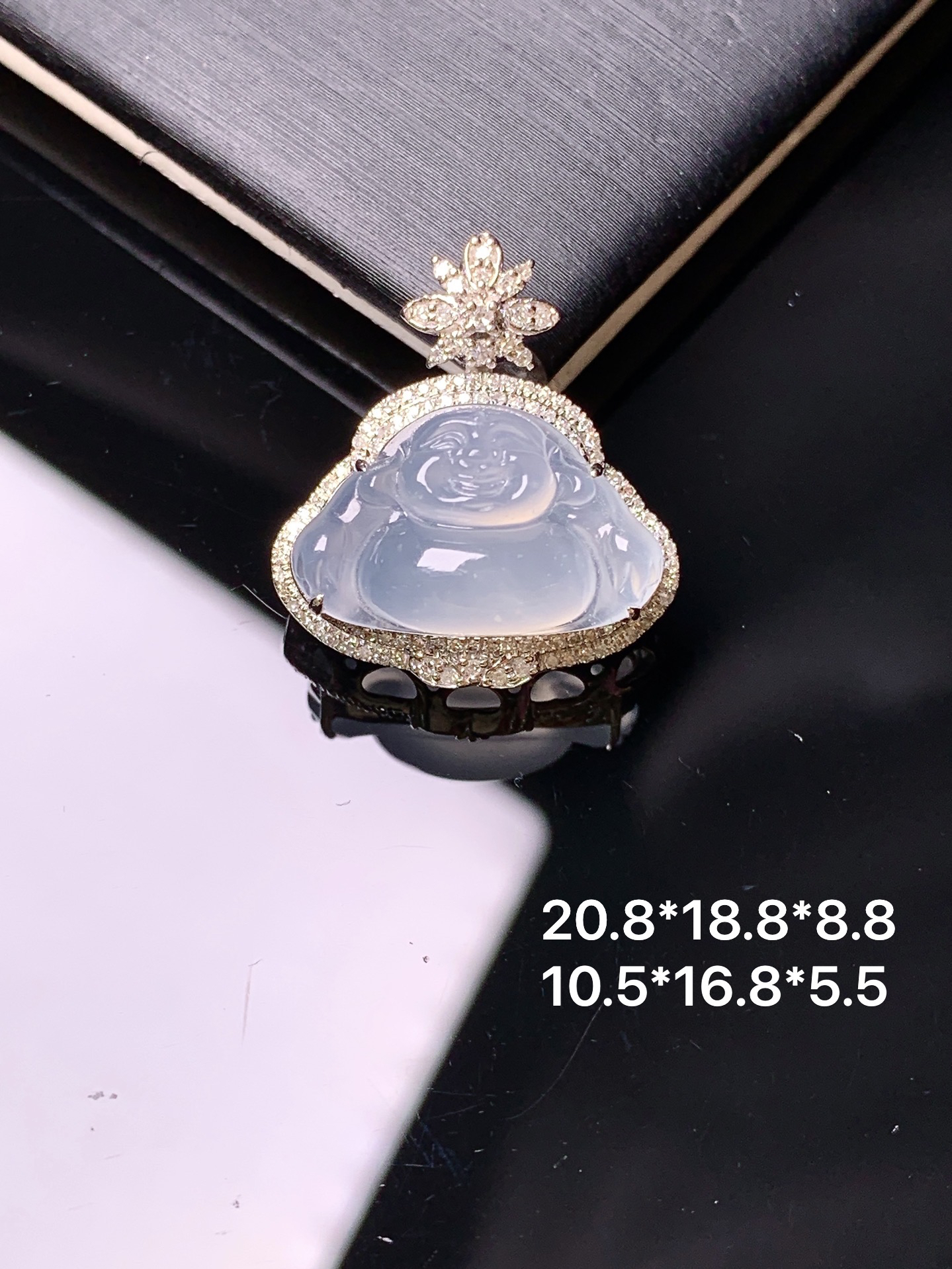 18k金钻镶嵌冰种佛公吊坠 玉质细腻 色泽艳丽清新 水润亮眼 整体尺寸20.8*18.8*8.8y4