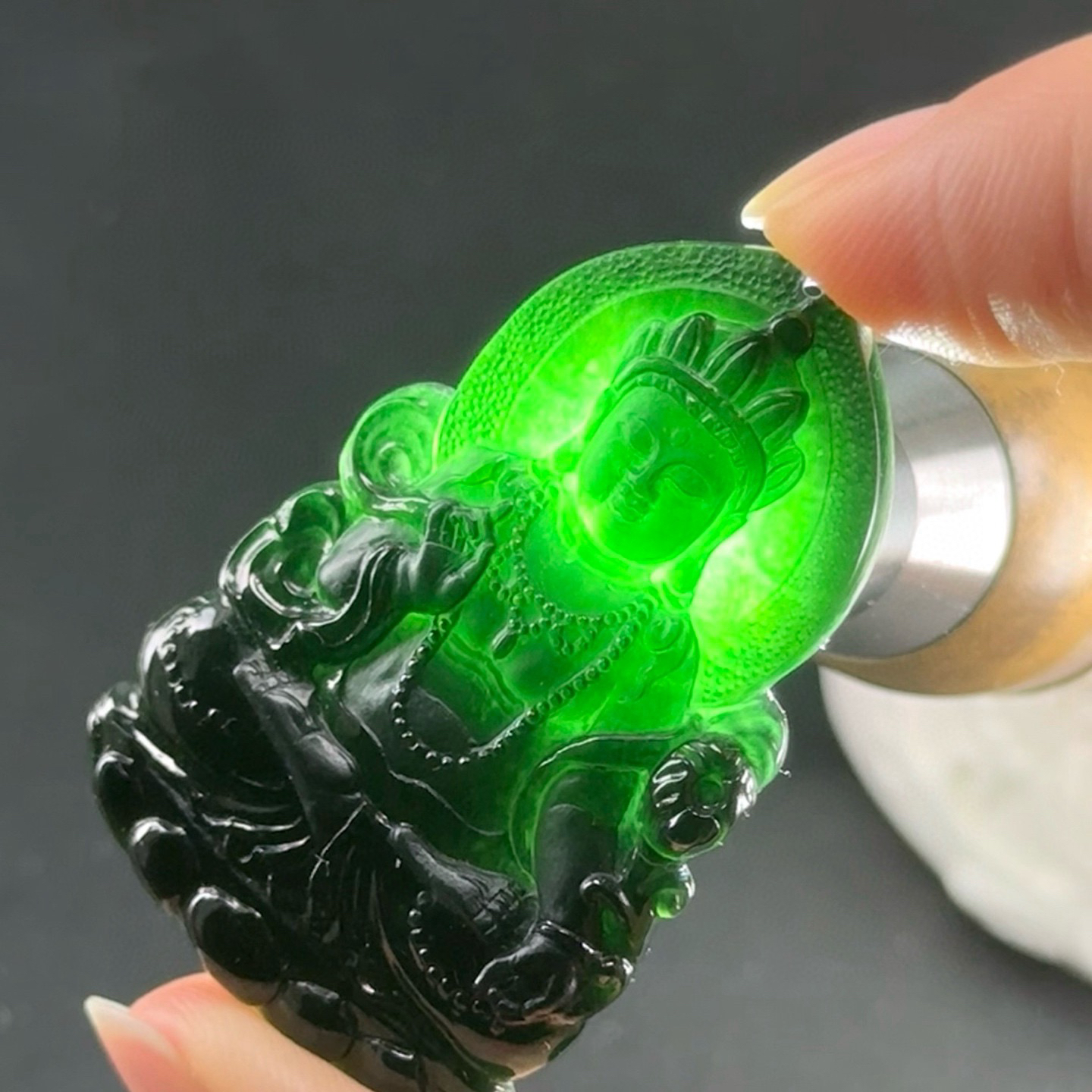 精品墨翠度母 种好色正 黑度极好 打灯通透 油性十足 尺寸45.6