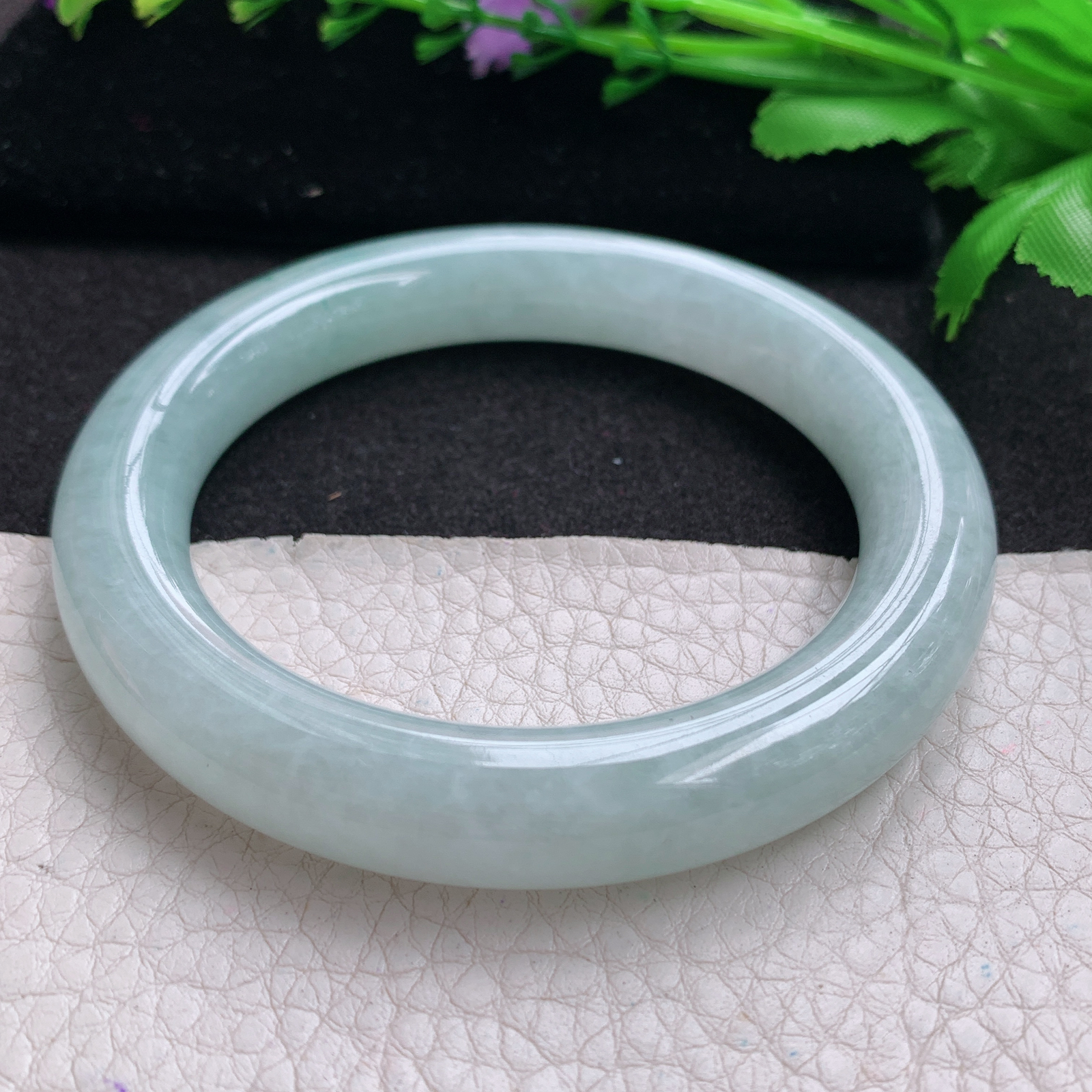 ee实拍57*11*10.8美人镯 缅甸翡翠A货飘花圆条玉手镯