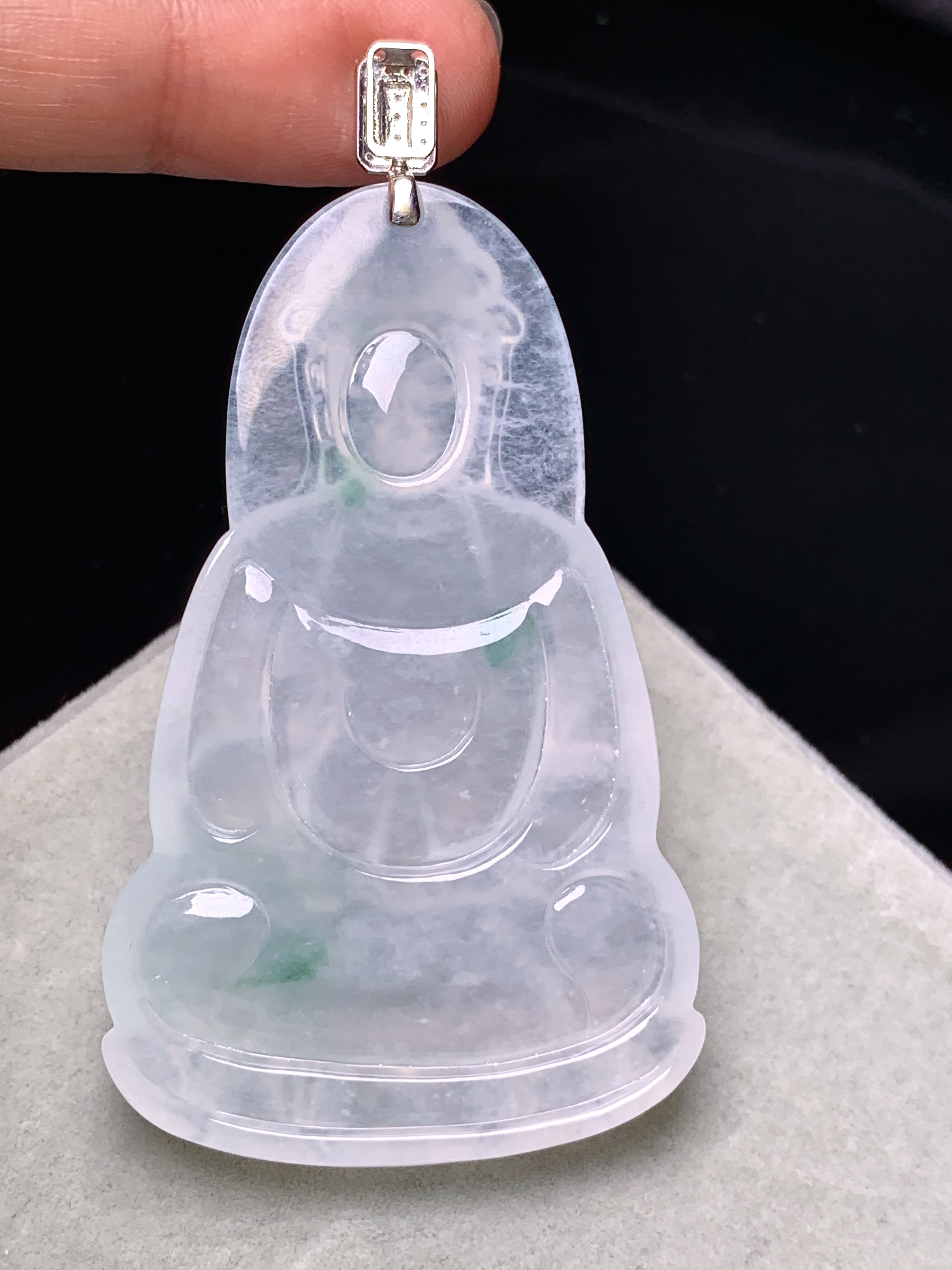 18k金钻镶嵌冰种观音菩萨吊坠 玉质细腻 色泽艳丽清新 水润亮眼 整体尺寸70*37.5*6L1