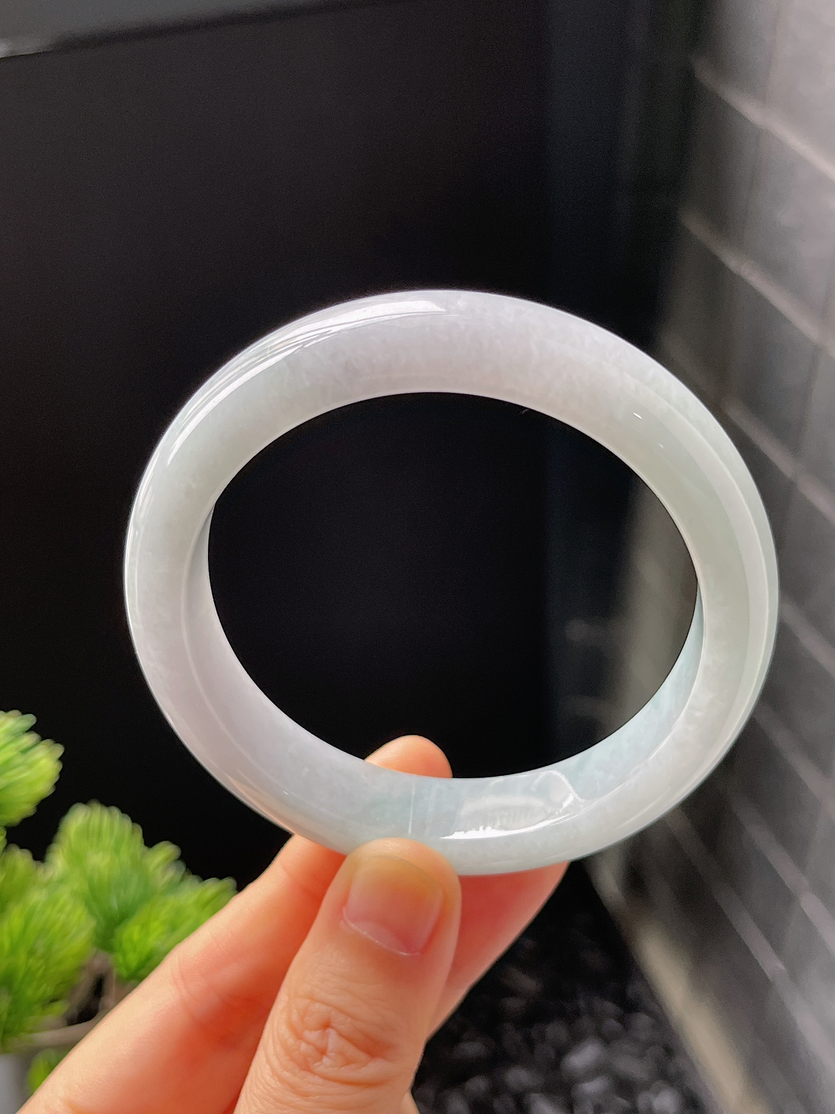 正圈55.2圈口，翡翠糯化种淡绿色手镯