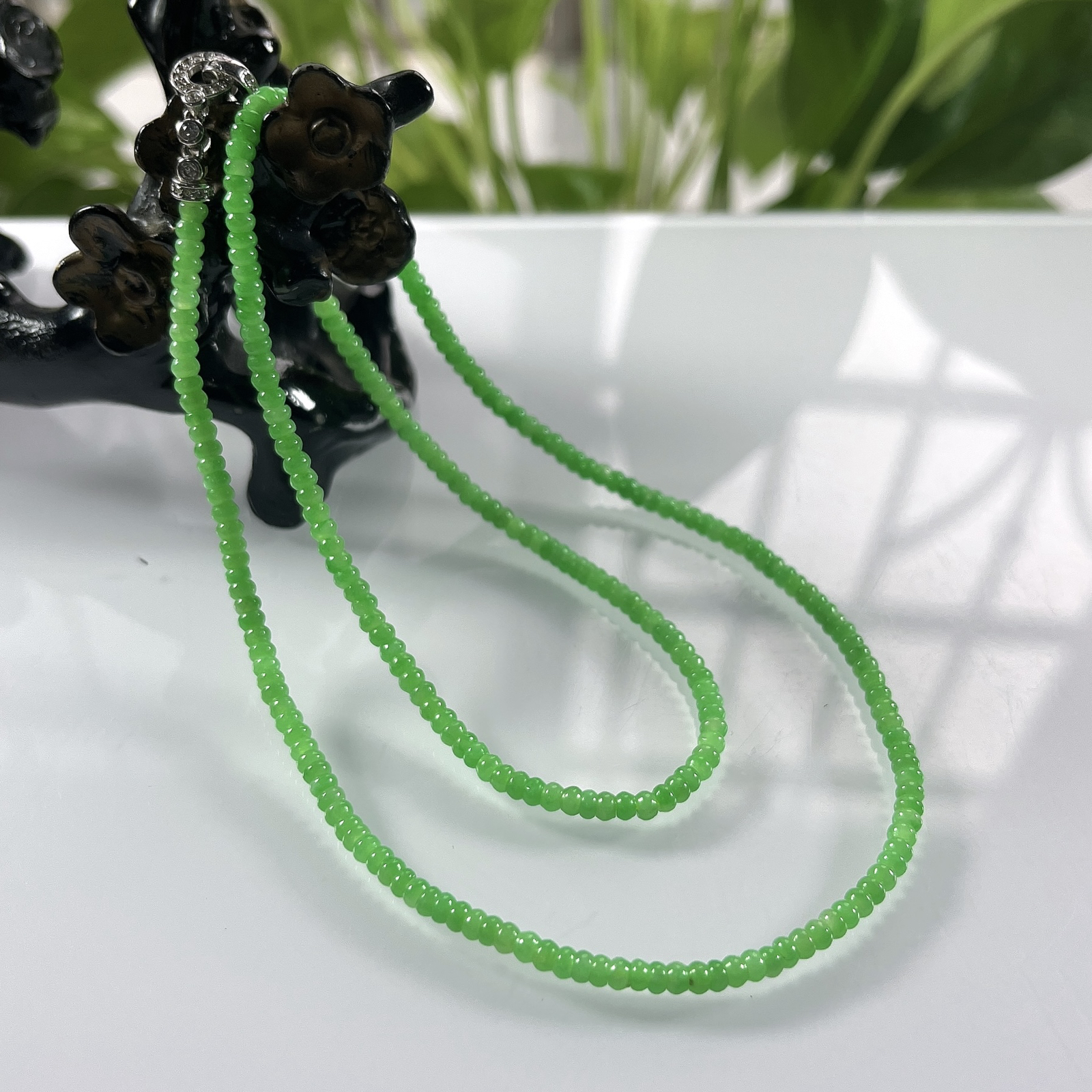 缅甸天然翡翠A货，卡3冰种满绿阳绿小算盘珠锁骨项链，尺寸：3mm/260颗，长度510mm，重量：10.18g