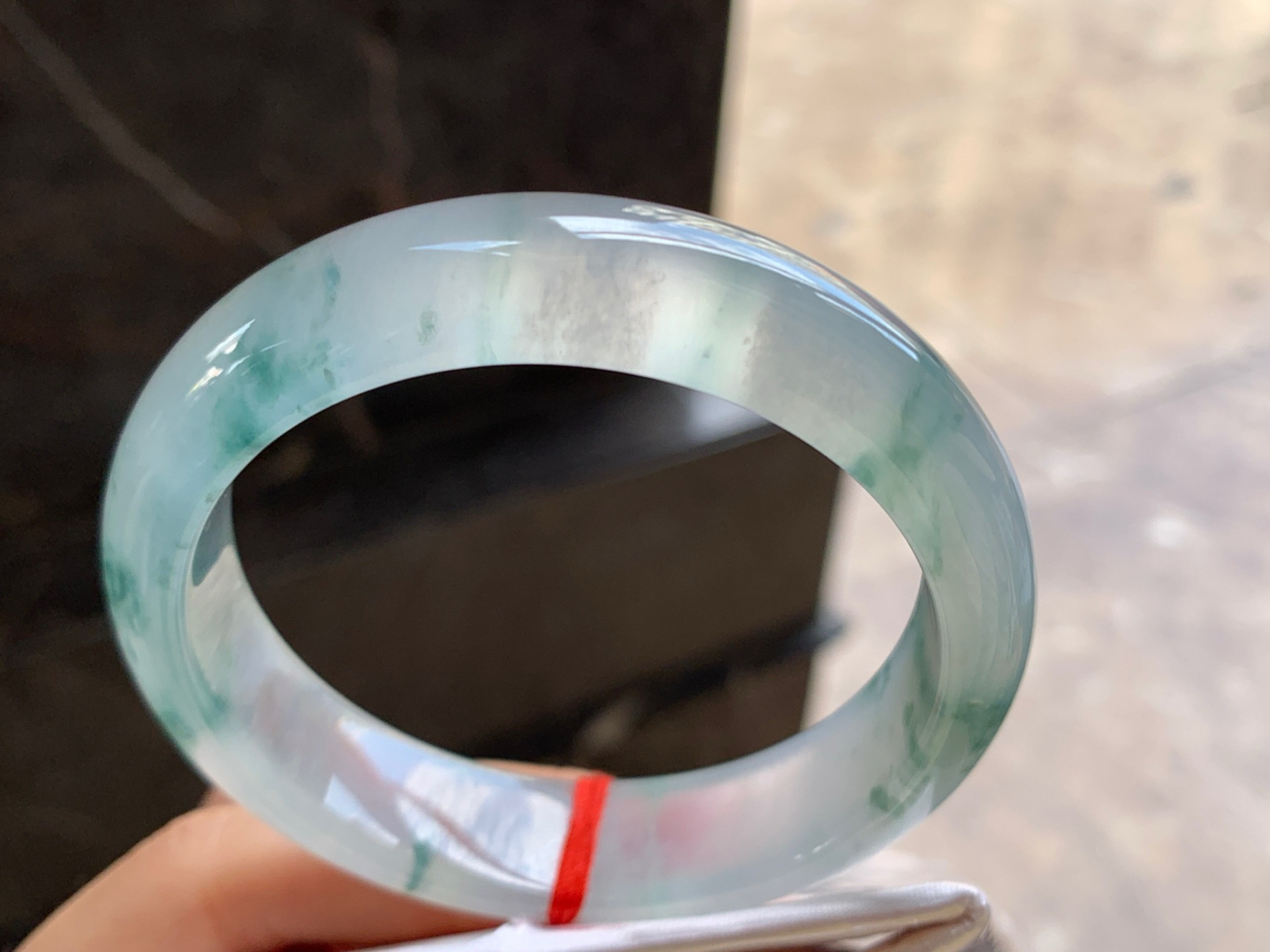 57-14.6-8.2

高冰蓝花手镯^_^透亮