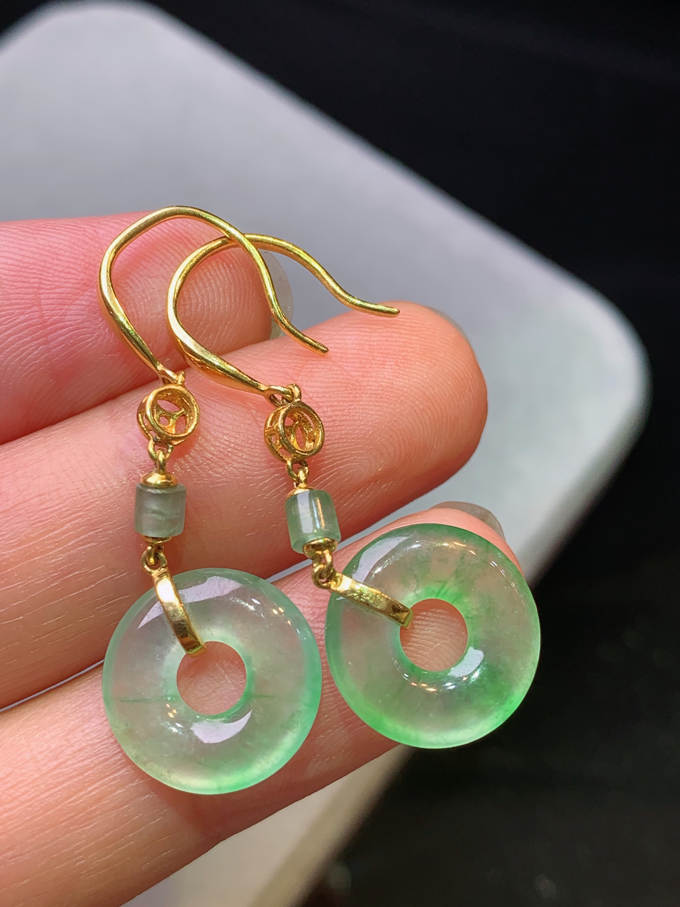 18k金钻镶嵌冰种平安扣耳坠 玉质细腻 色泽艳丽清新 水润亮眼 整体尺寸34.6*12.7*2.7m1