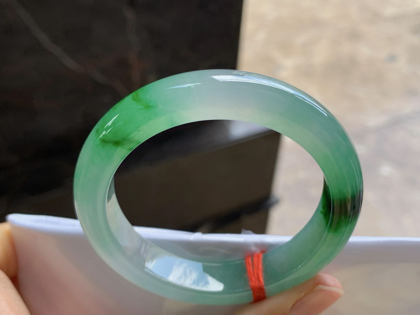 51-11.5-8.1

冰种带色手镯^_^鲜艳 亮眼 种水好