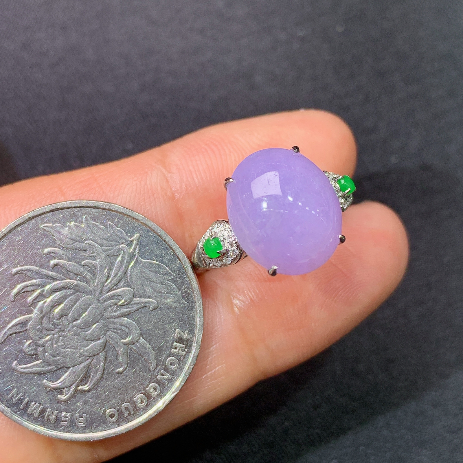 冰紫罗兰蛋面戒指，18k金镶嵌，温润细腻，颜色鲜艳，Xyg 尺寸12.4*10.4*5.2