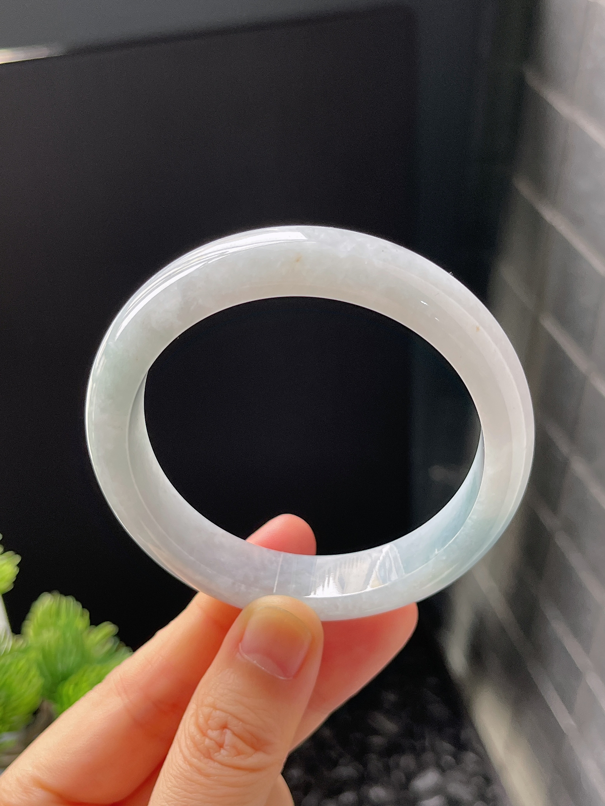 正圈53.6圈口，翡翠糯化种淡蓝色手镯