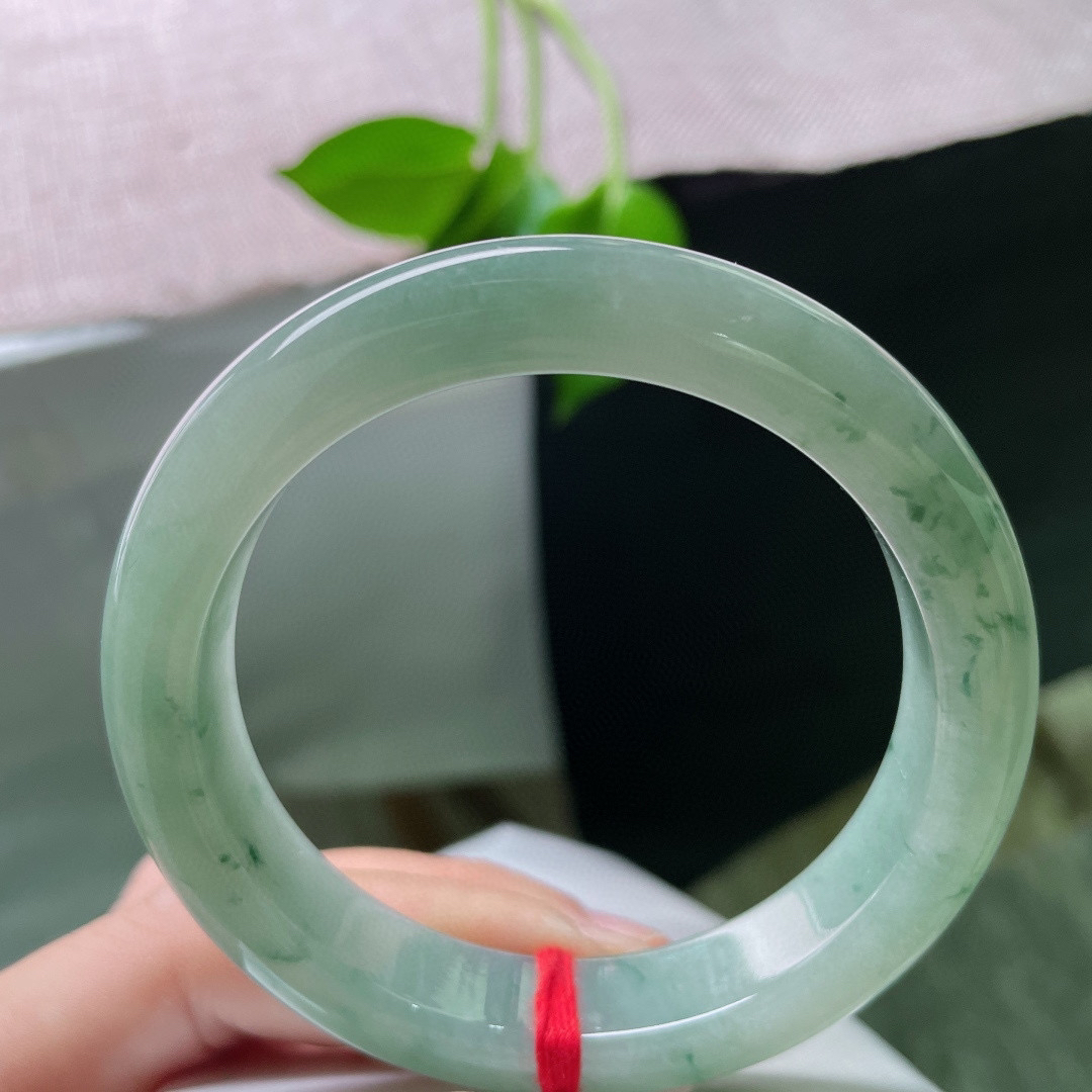 56.6/13.2/8.9，飘花正圈，蓝底，底子干净清爽，细腻，花色灵动飘逸，无纹裂