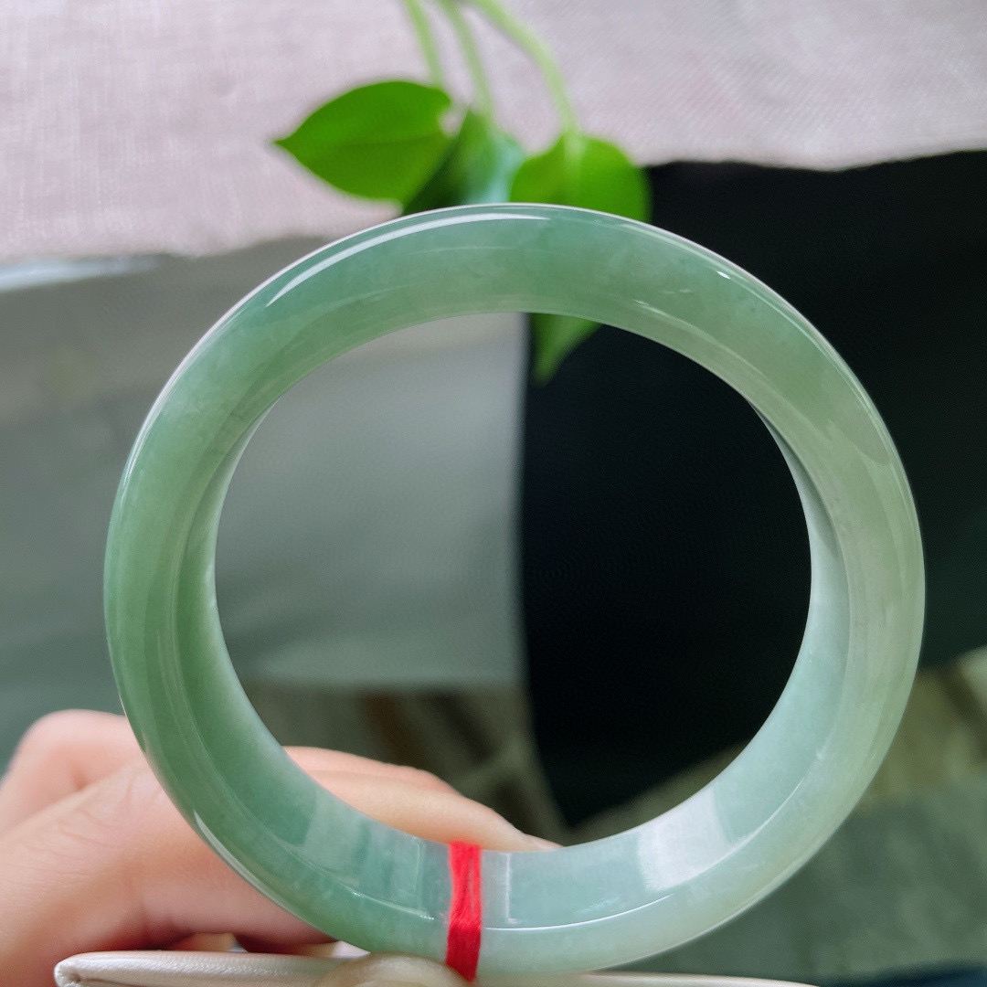 54/12.4/7.5，油绿正圈，水润细腻，油润有光泽，闭月羞花，