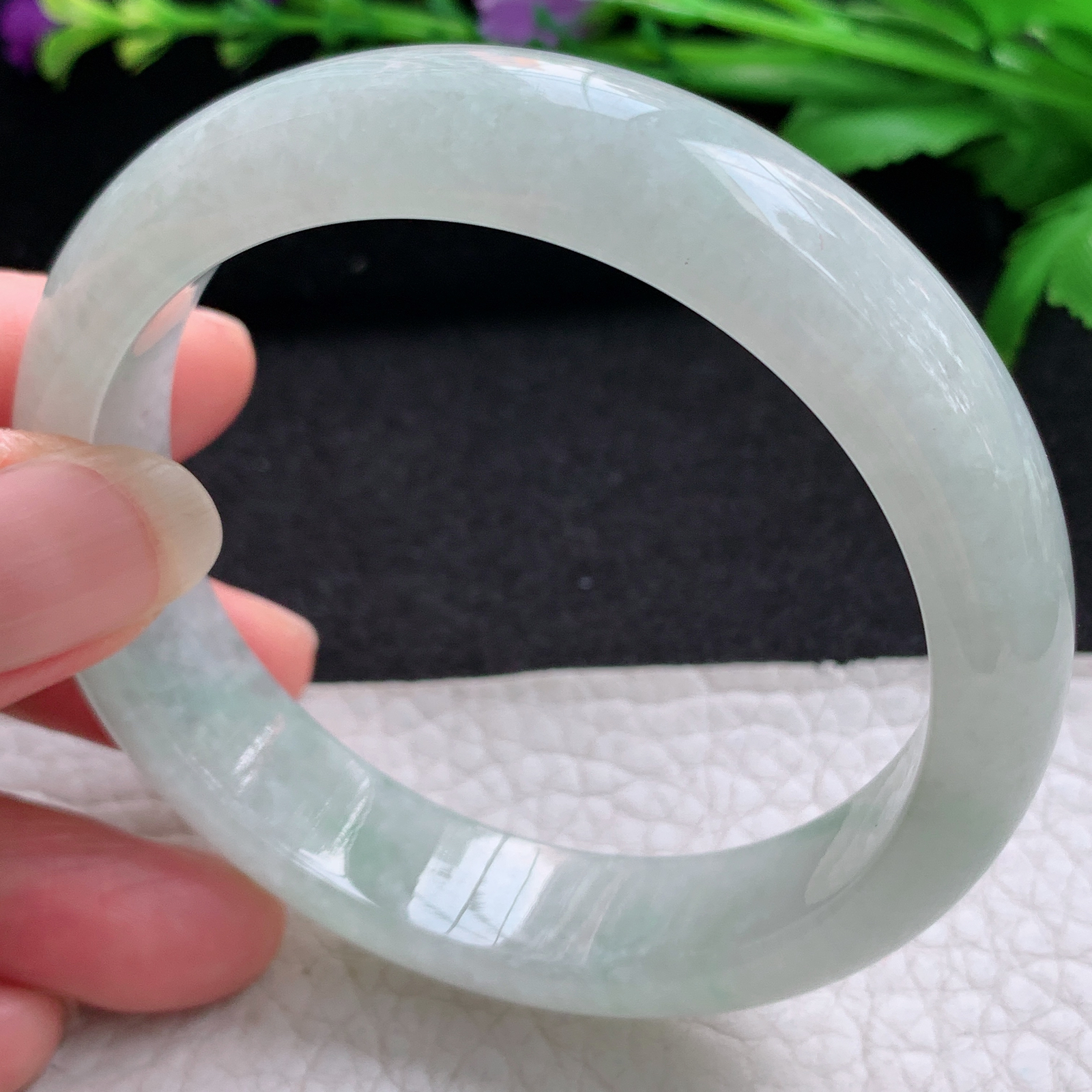 z实拍56*13.6*8平安镯 缅甸翡翠A货玉手镯精美浅绿正圈玉手镯