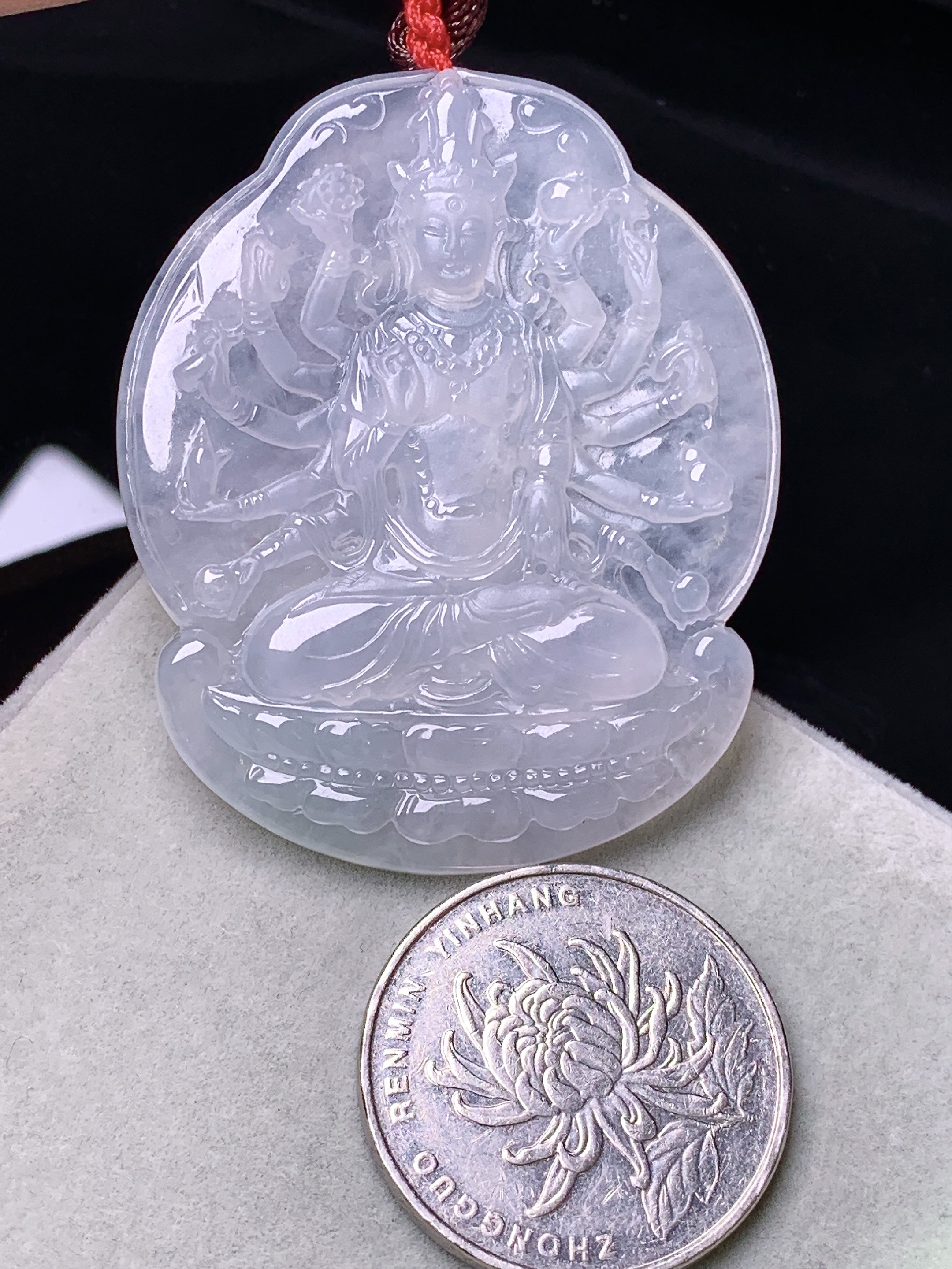 冰种观音菩萨牌子吊坠 玉质细腻 色泽艳丽清新 水润亮眼 整体尺寸48.5*40*5.3b2