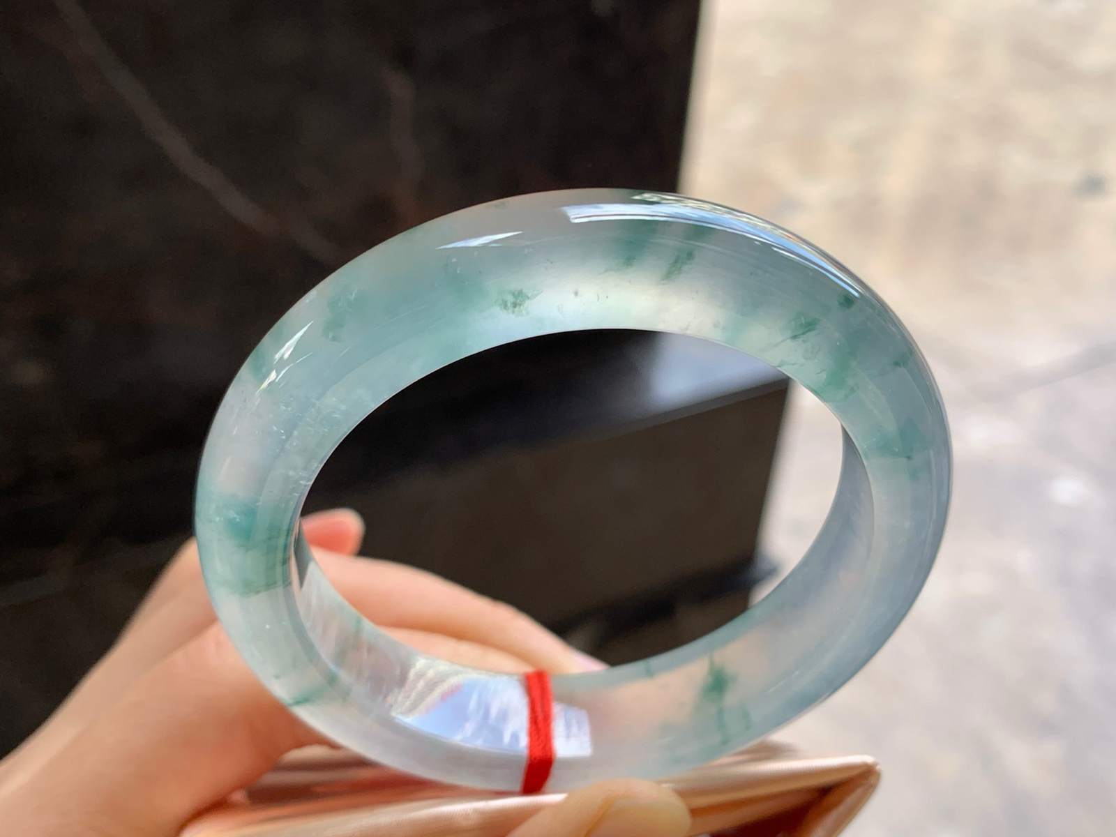 53-12.6-9.3

高冰蓝花手镯^_^透亮