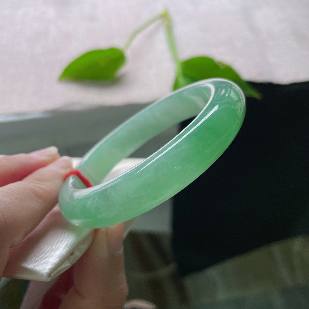 55.8/12.1/7.9，苹果绿正圈，色泽清甜可人，显白又减龄，种老，无纹裂