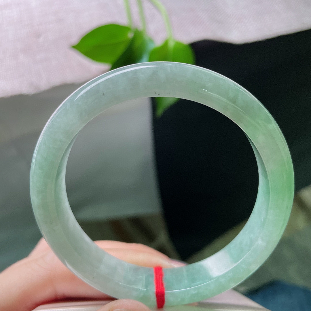 57/11.9/7.6，绿底正圈，水润，上手减龄，显气质，完美。