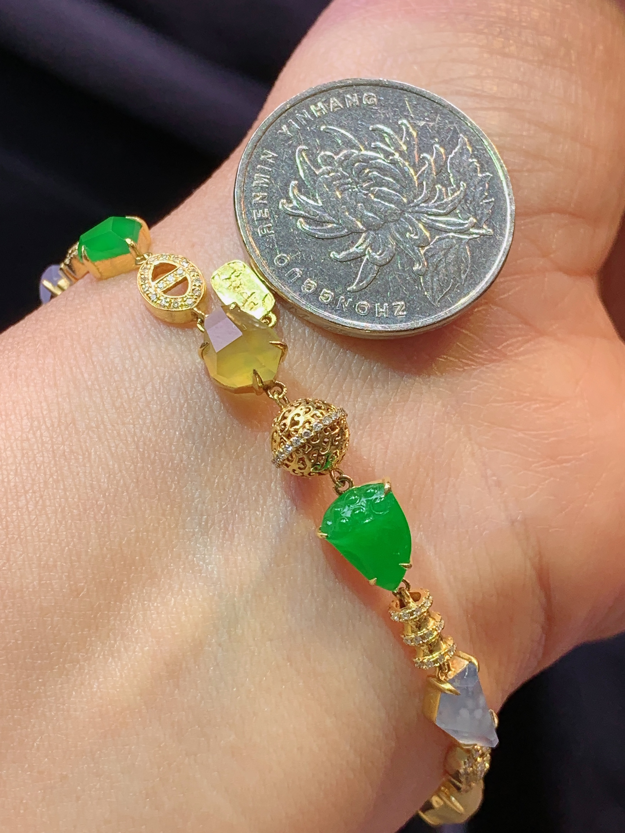 18k金钻镶嵌多彩随形手链 玉质细腻 色泽艳丽清新 水润亮眼 整体尺寸180*7.7*4.2L3