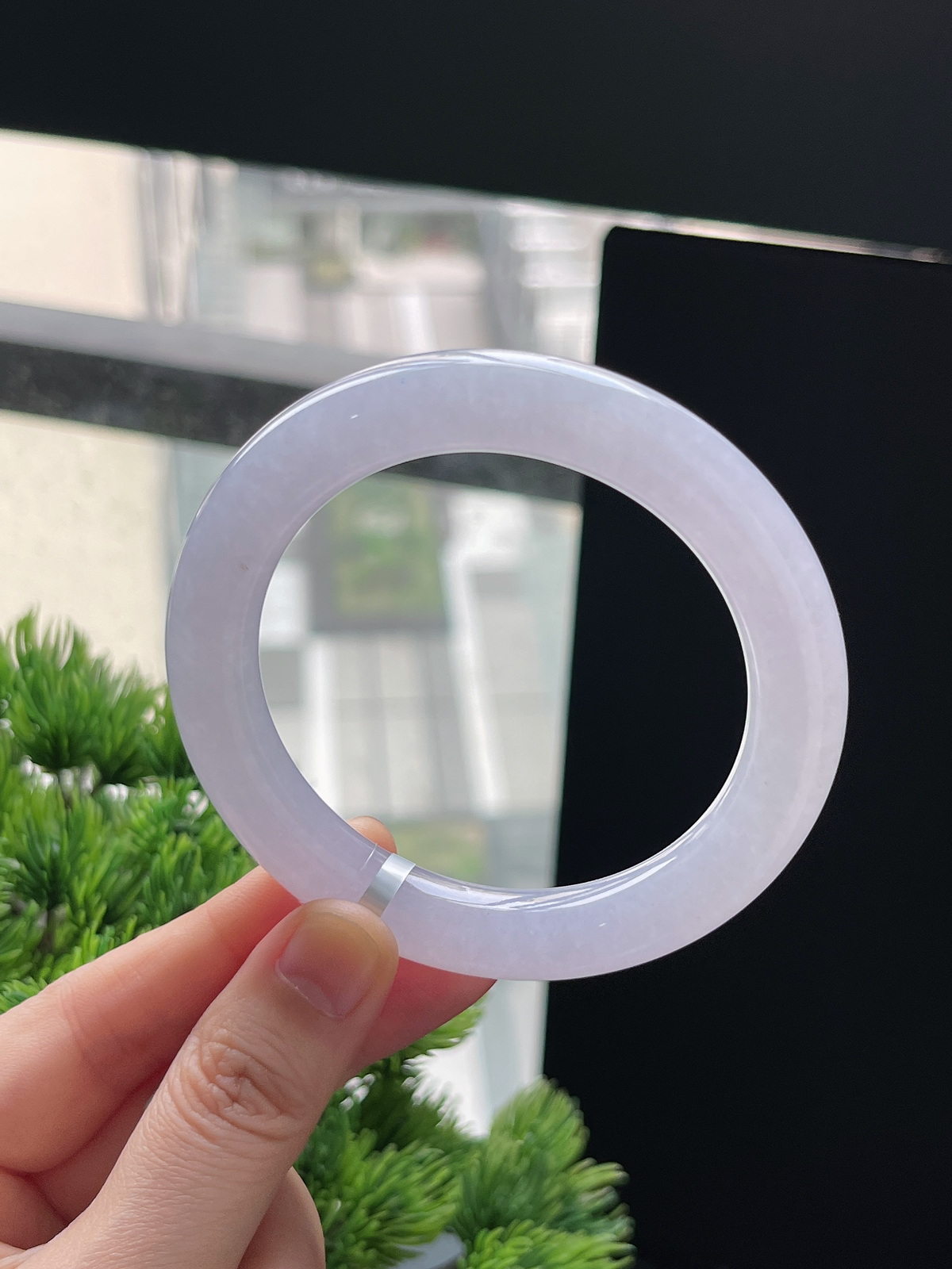 圆镯55.6圈口，翡翠冰糯种淡紫色手镯