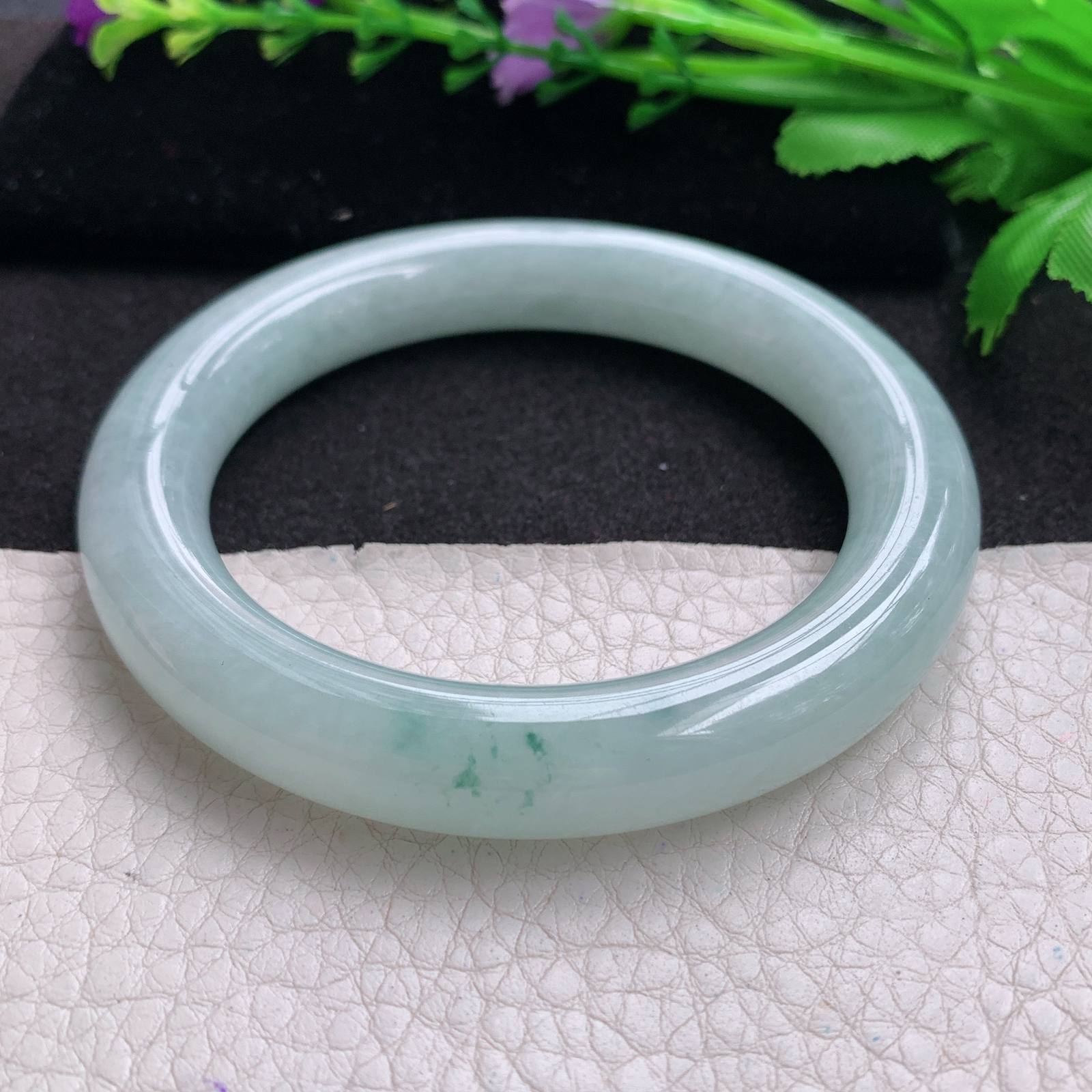 ee实拍57*11*10.8美人镯 缅甸翡翠A货飘花圆条玉手镯