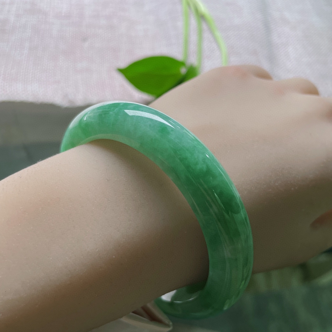 55.8/12/9.2完美，洒金，镯型超好