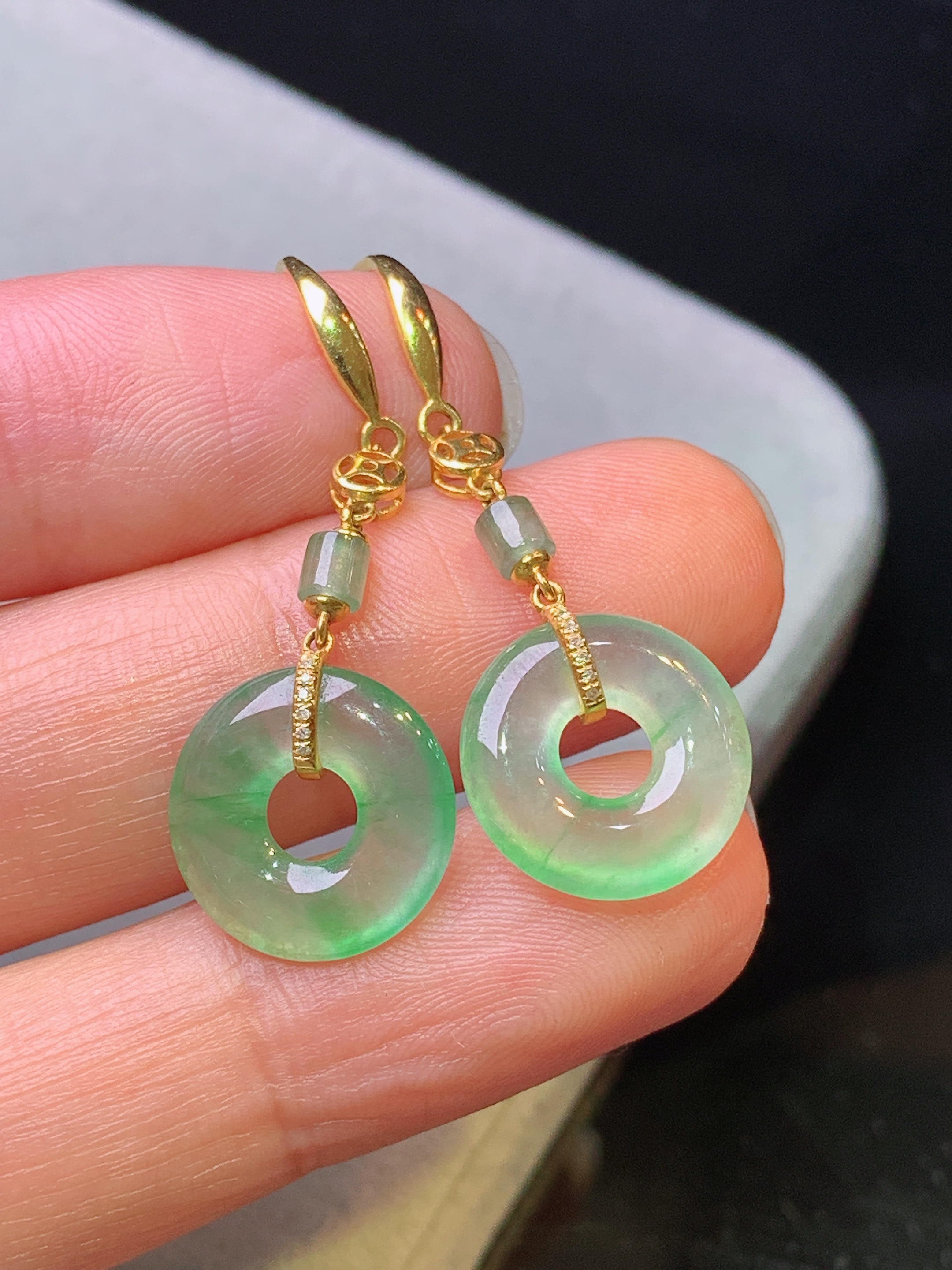 18k金钻镶嵌冰种平安扣耳坠 玉质细腻 色泽艳丽清新 水润亮眼 整体尺寸34.6*12.7*2.7m1