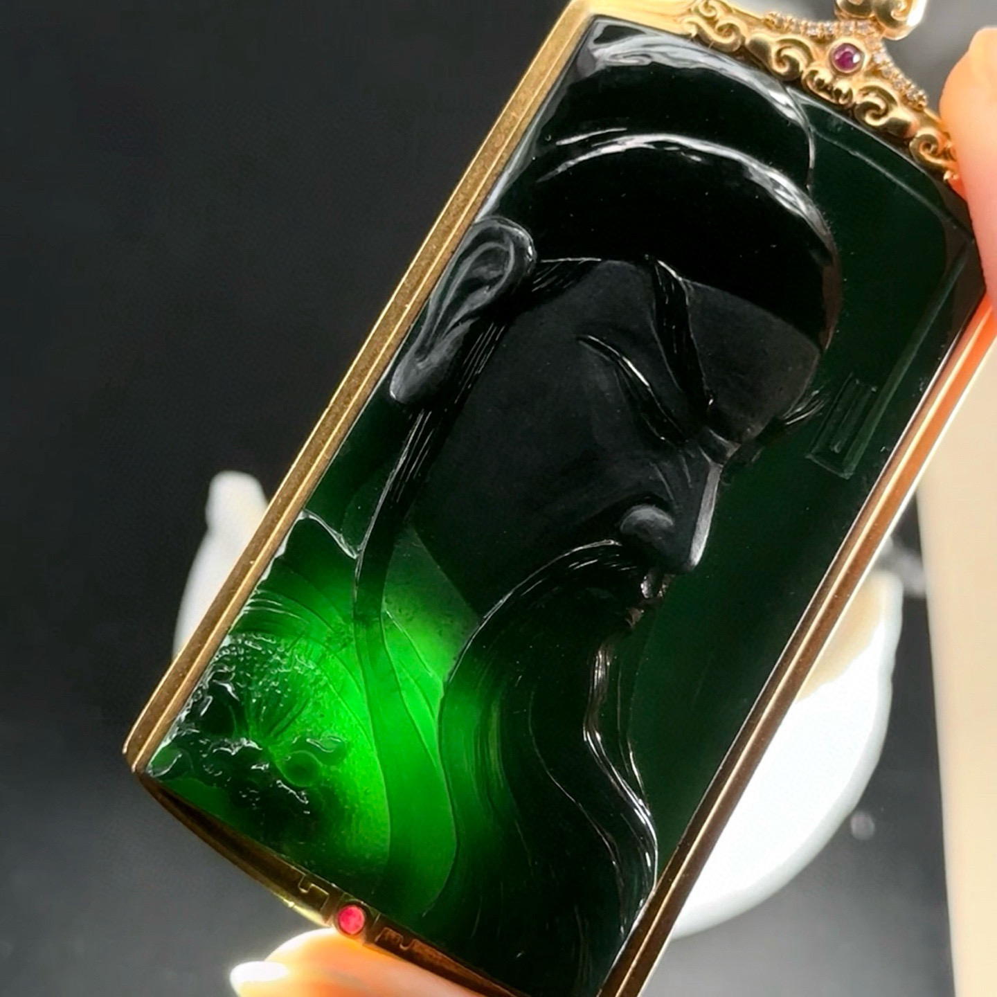 18k墨翠关公 种好色正 黑度极好 打灯通透 油性十足 雕工精湛 尺寸74.1