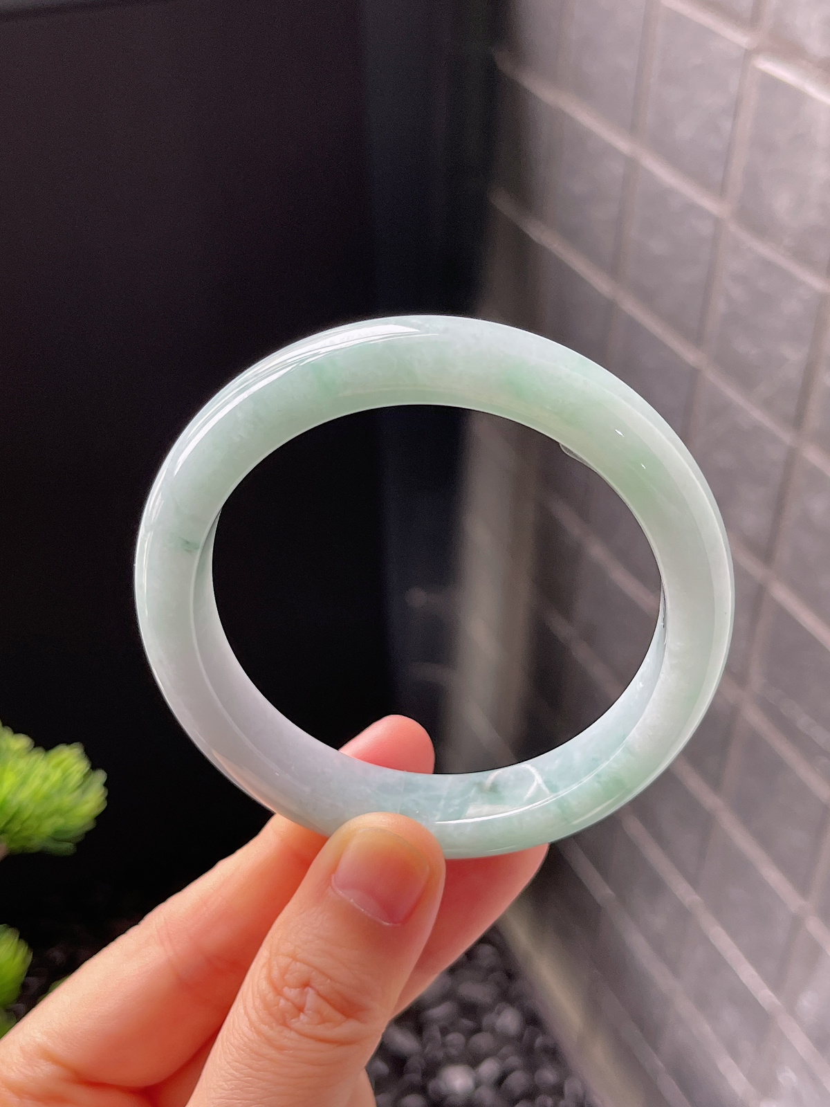 正圈54.3圈口，翡翠糯化种浅绿色手镯